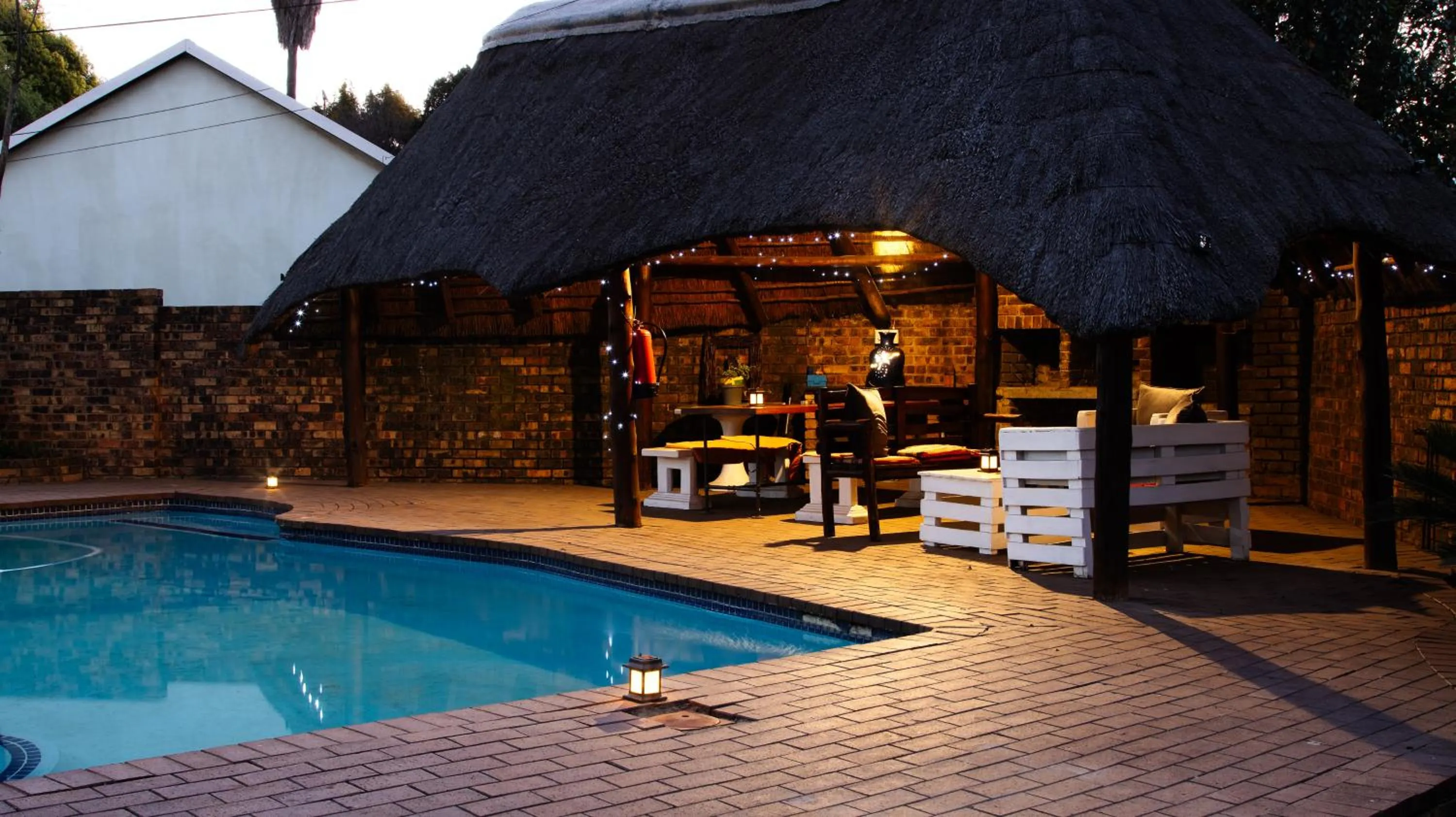 Property building in Woodpecker's Inn Guest House