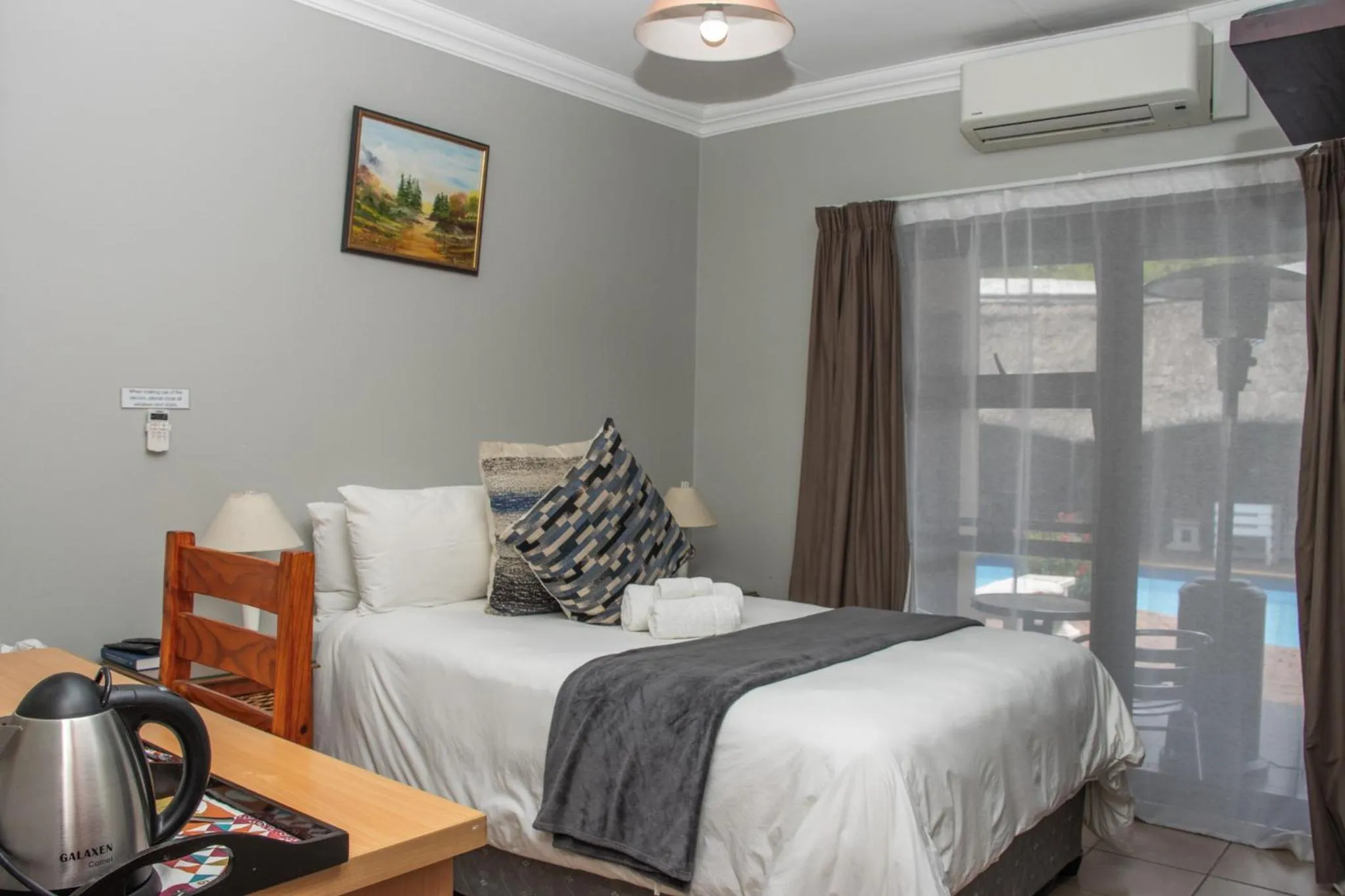 Bedroom, Bed in Woodpecker's Inn Guest House