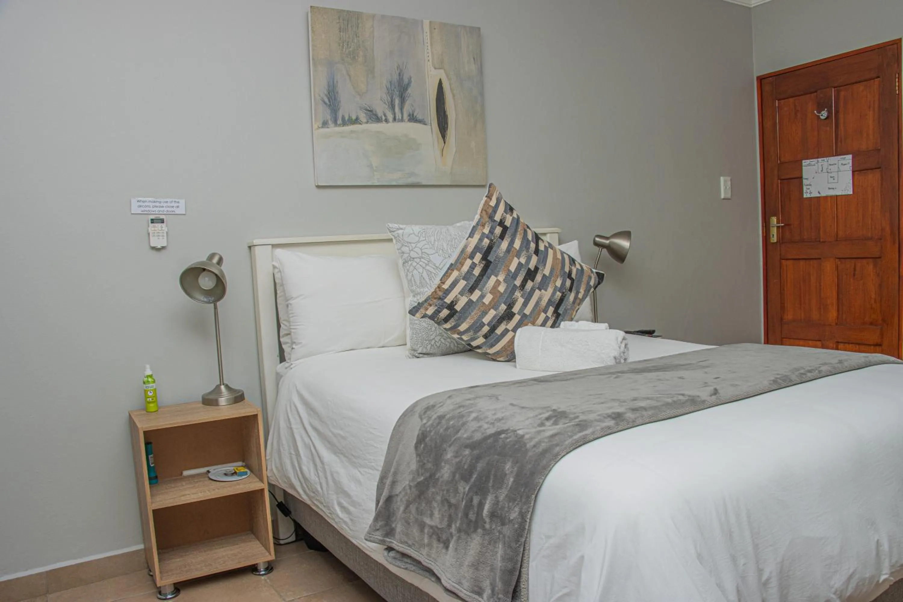 Bed in Woodpecker's Inn Guest House