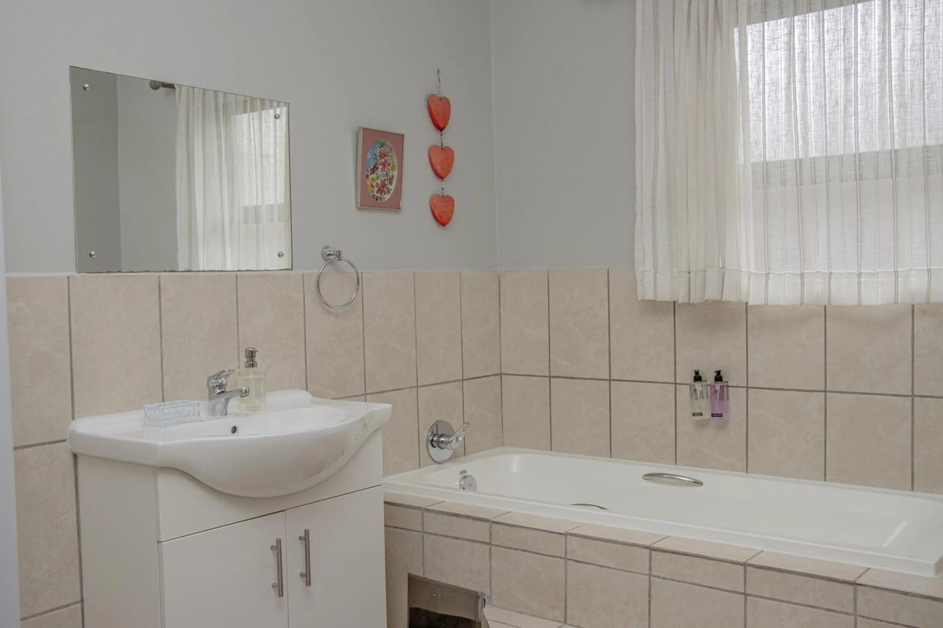 Bathroom in Woodpecker's Inn Guest House