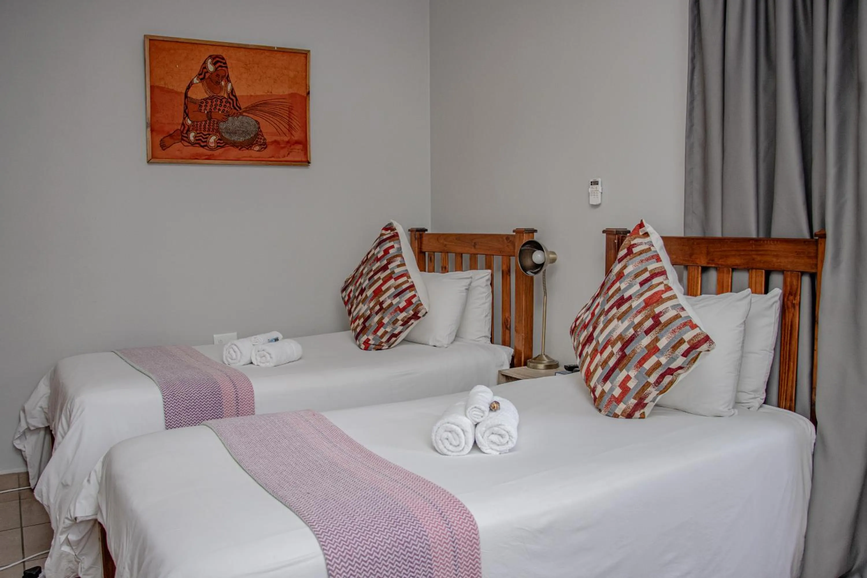 View (from property/room), Bed in Woodpecker's Inn Guest House