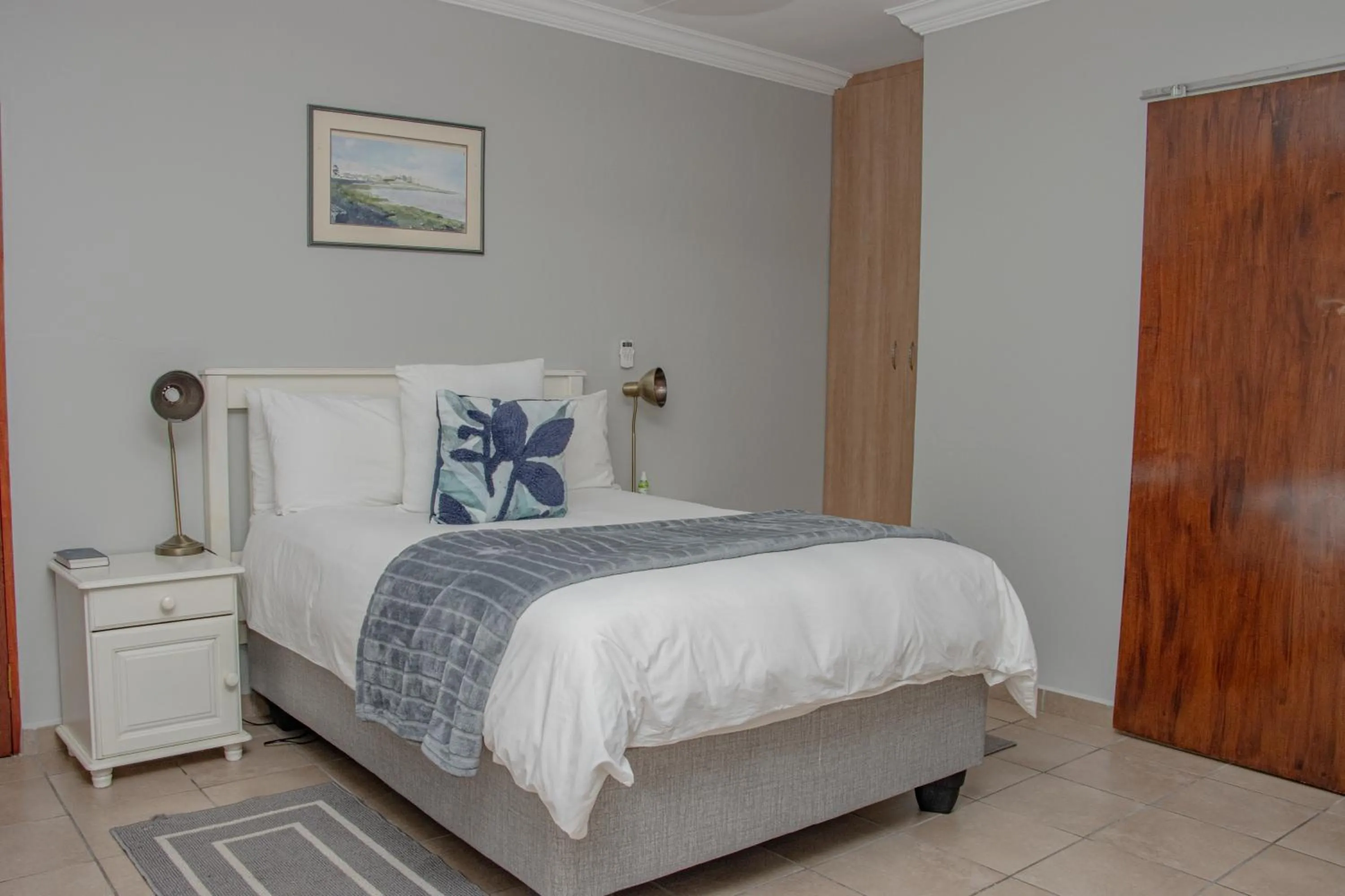 Bed in Woodpecker's Inn Guest House