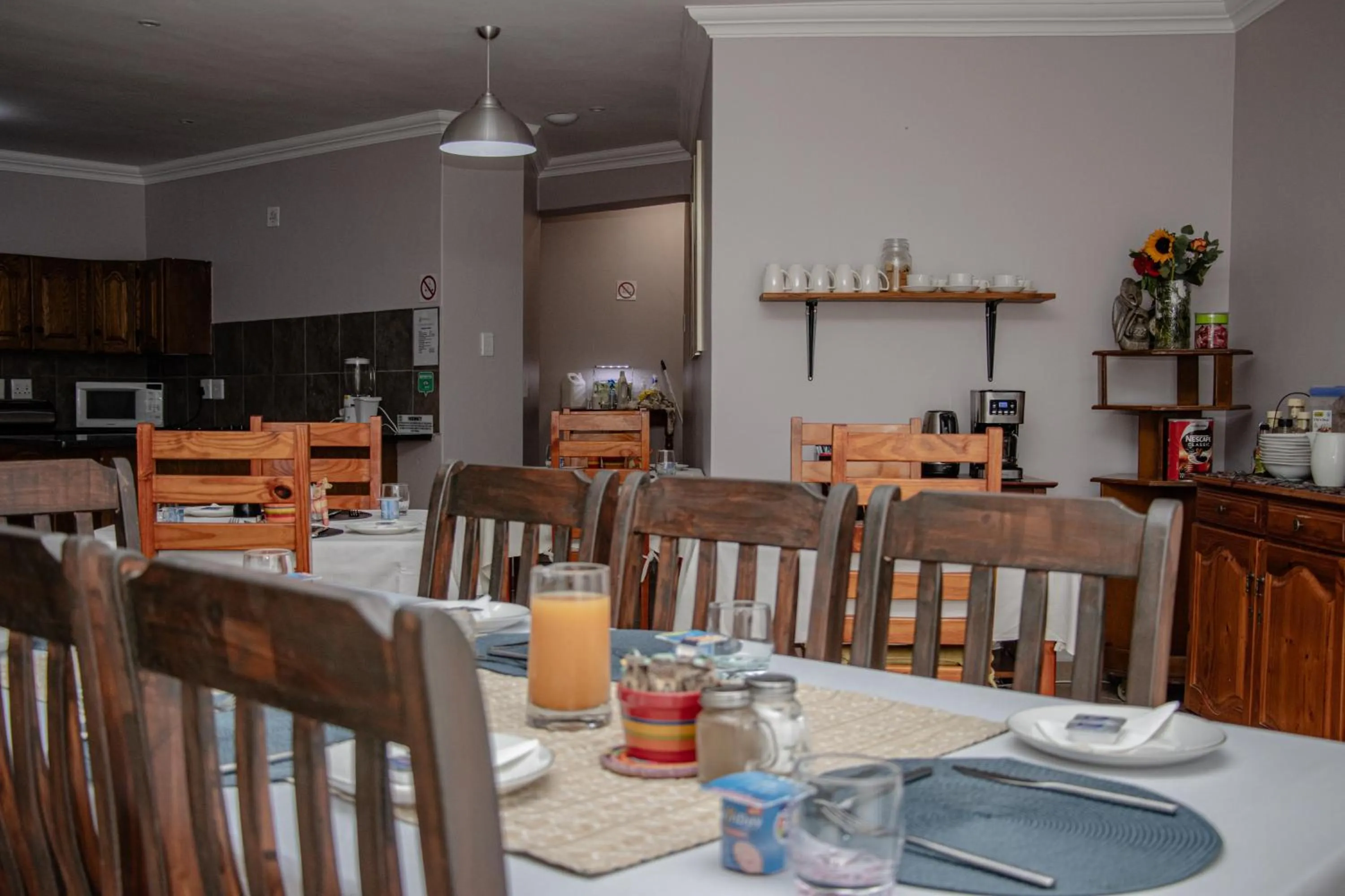 Coffee/tea facilities in Woodpecker's Inn Guest House