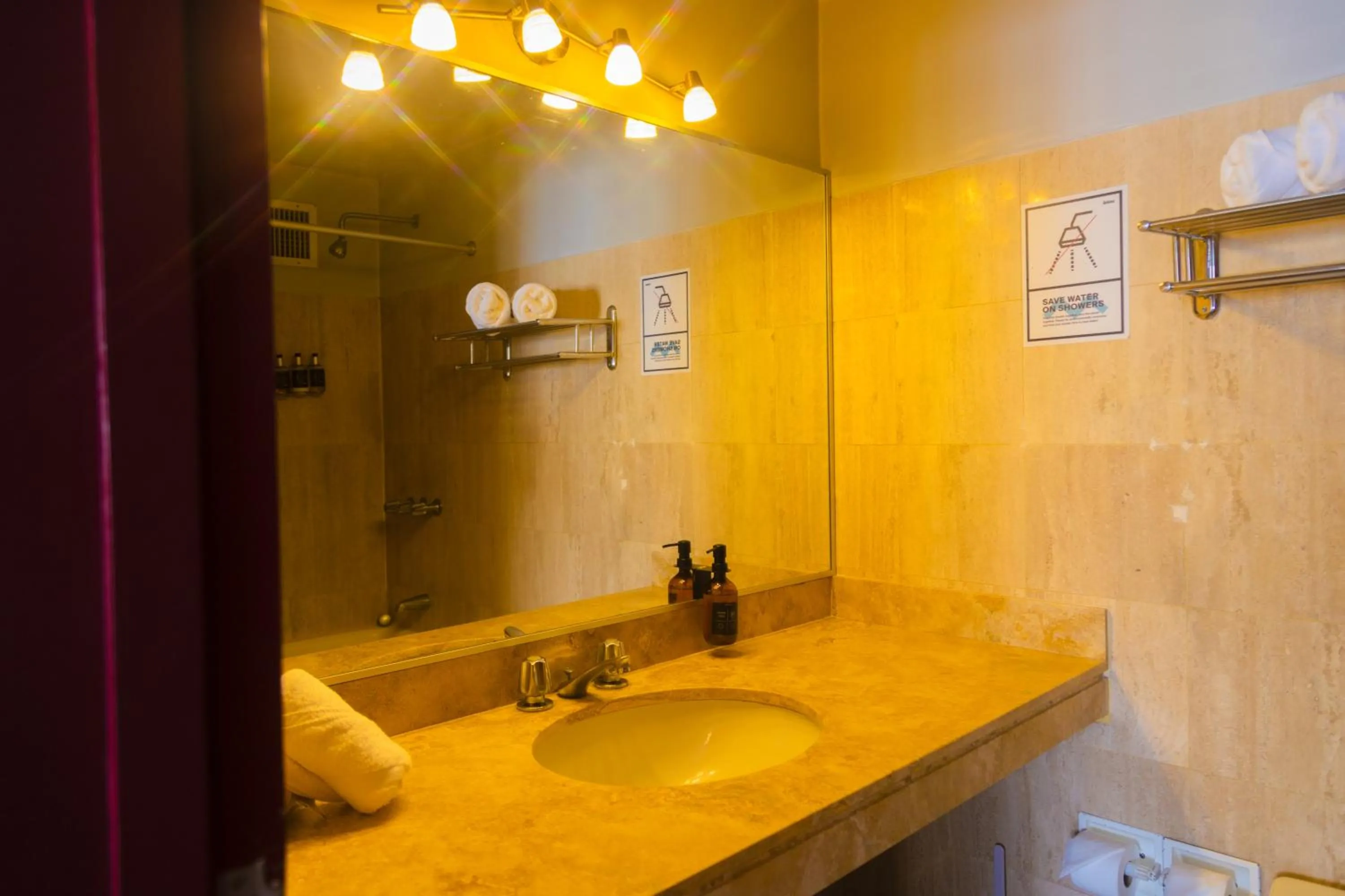 Bathroom in NAIA Miraflores Lima