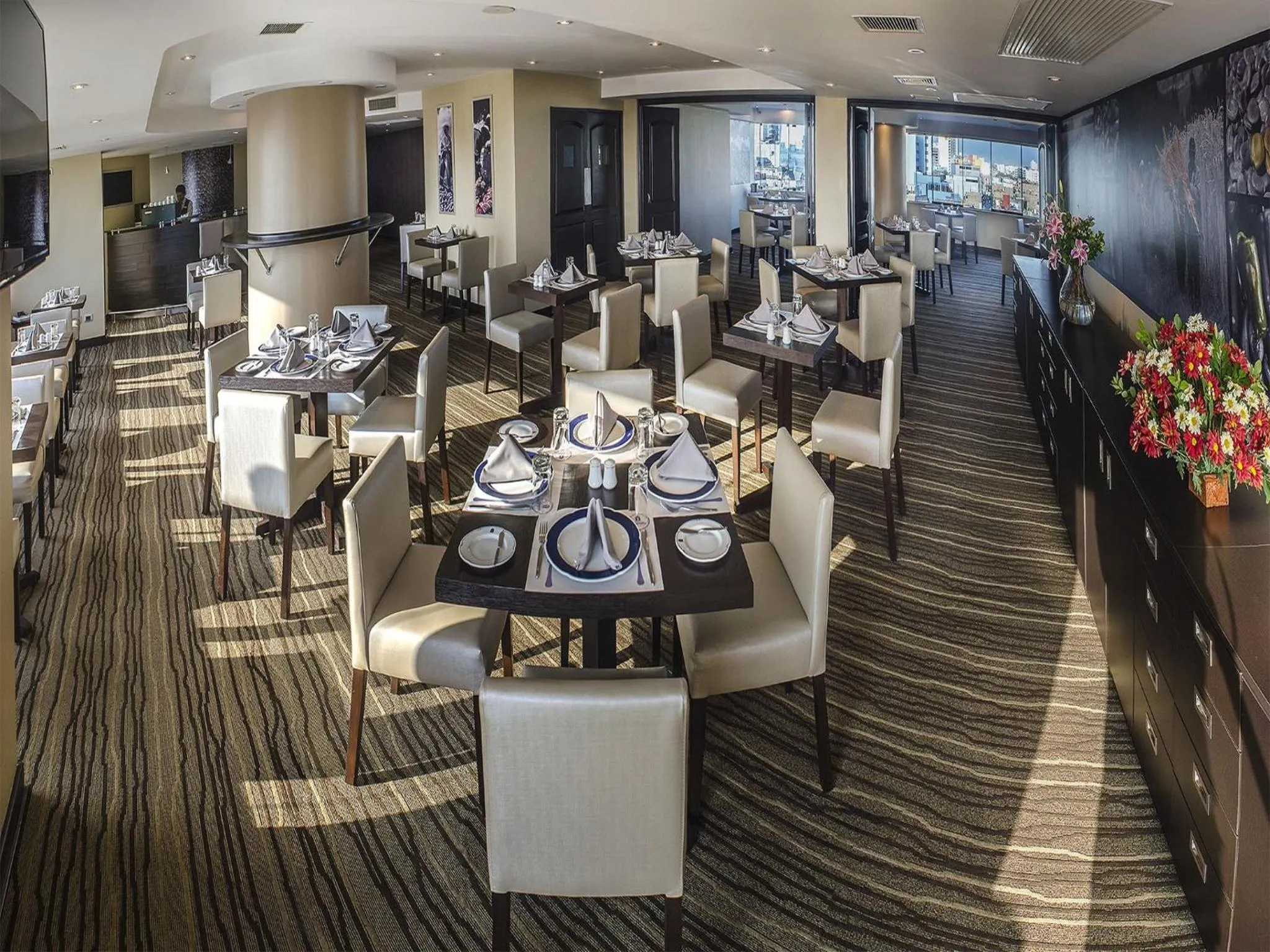 Restaurant/places to eat in Del Pilar Miraflores Hotel