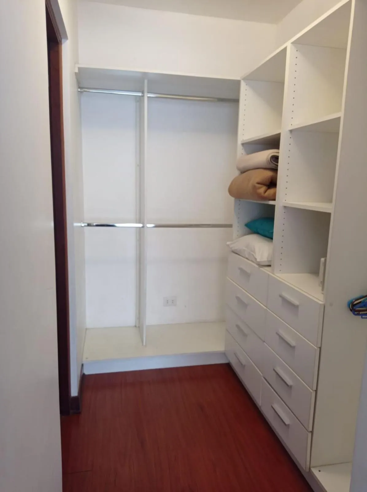 wardrobe in Mariel Hotel Boutique