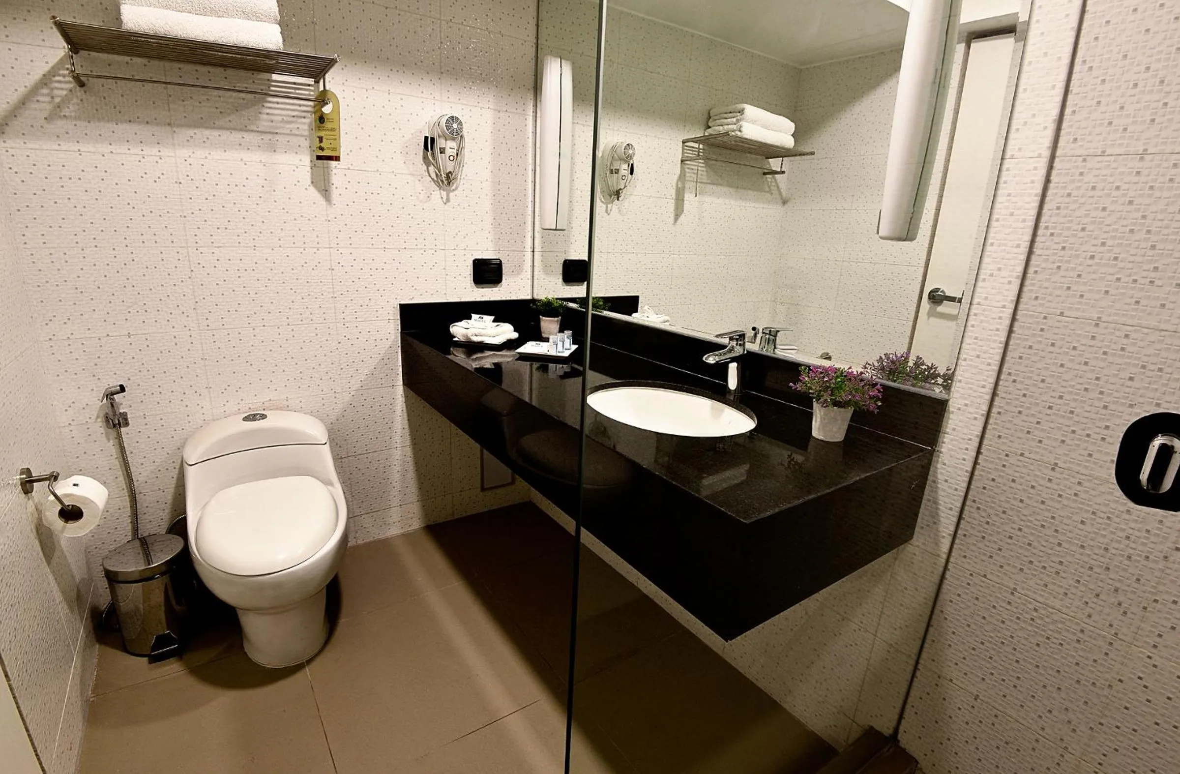 Toilet in Mariel Hotel Boutique