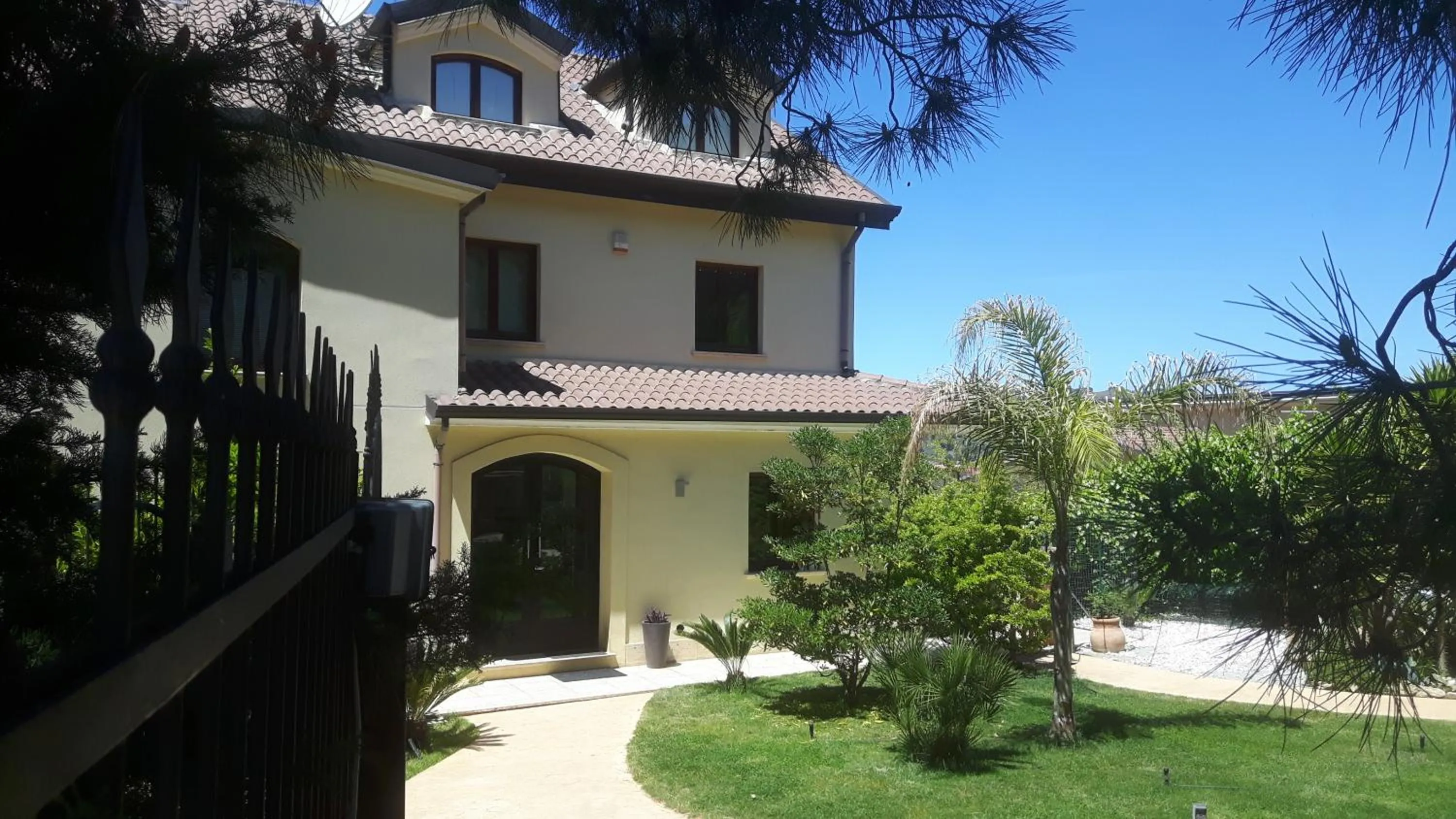 Facade/entrance in Villa La Mattina