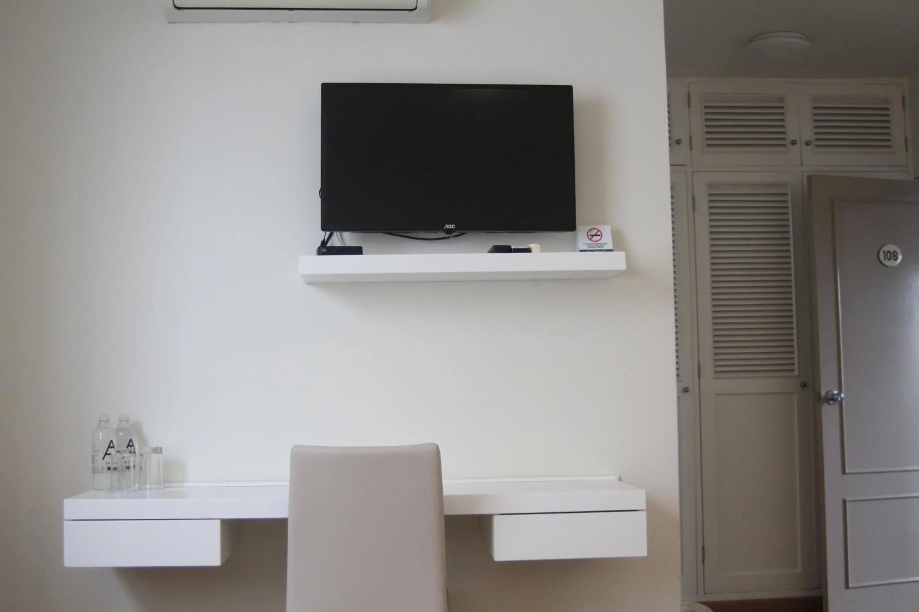 TV and multimedia in El Golf Hotel Boutique