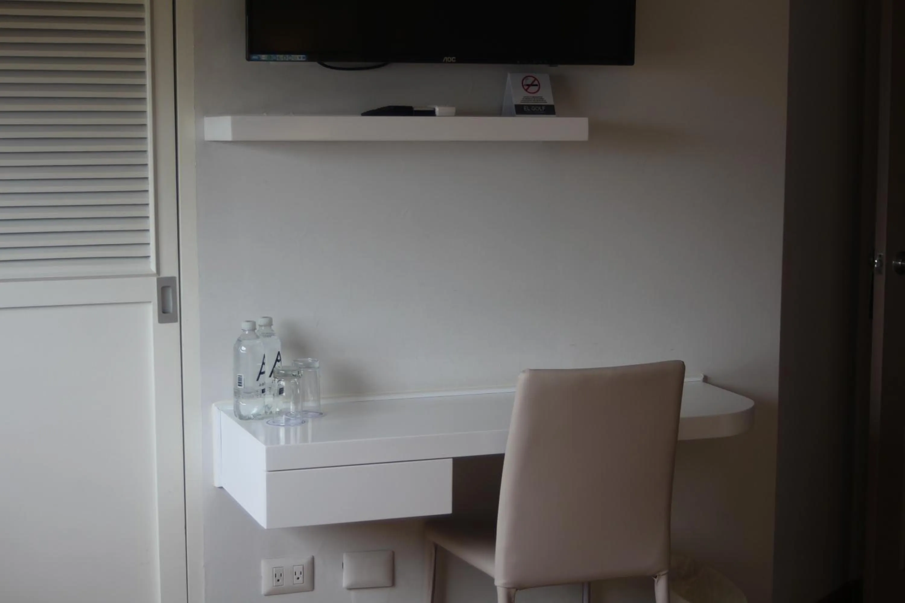 TV and multimedia in El Golf Hotel Boutique