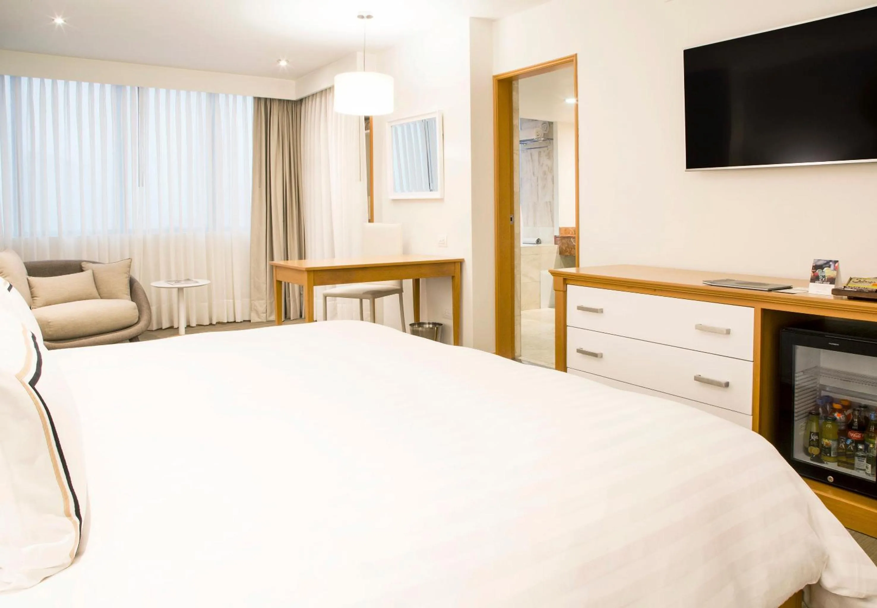 Bedroom, Bed in Hotel Melia Lima