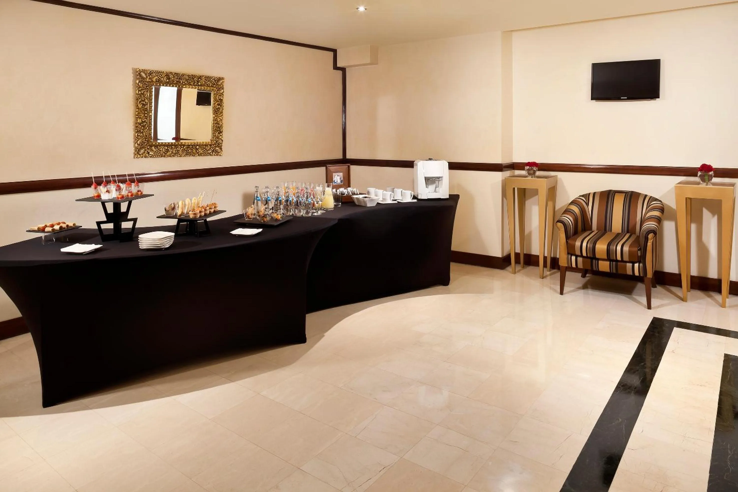 Living room in Hotel Melia Lima