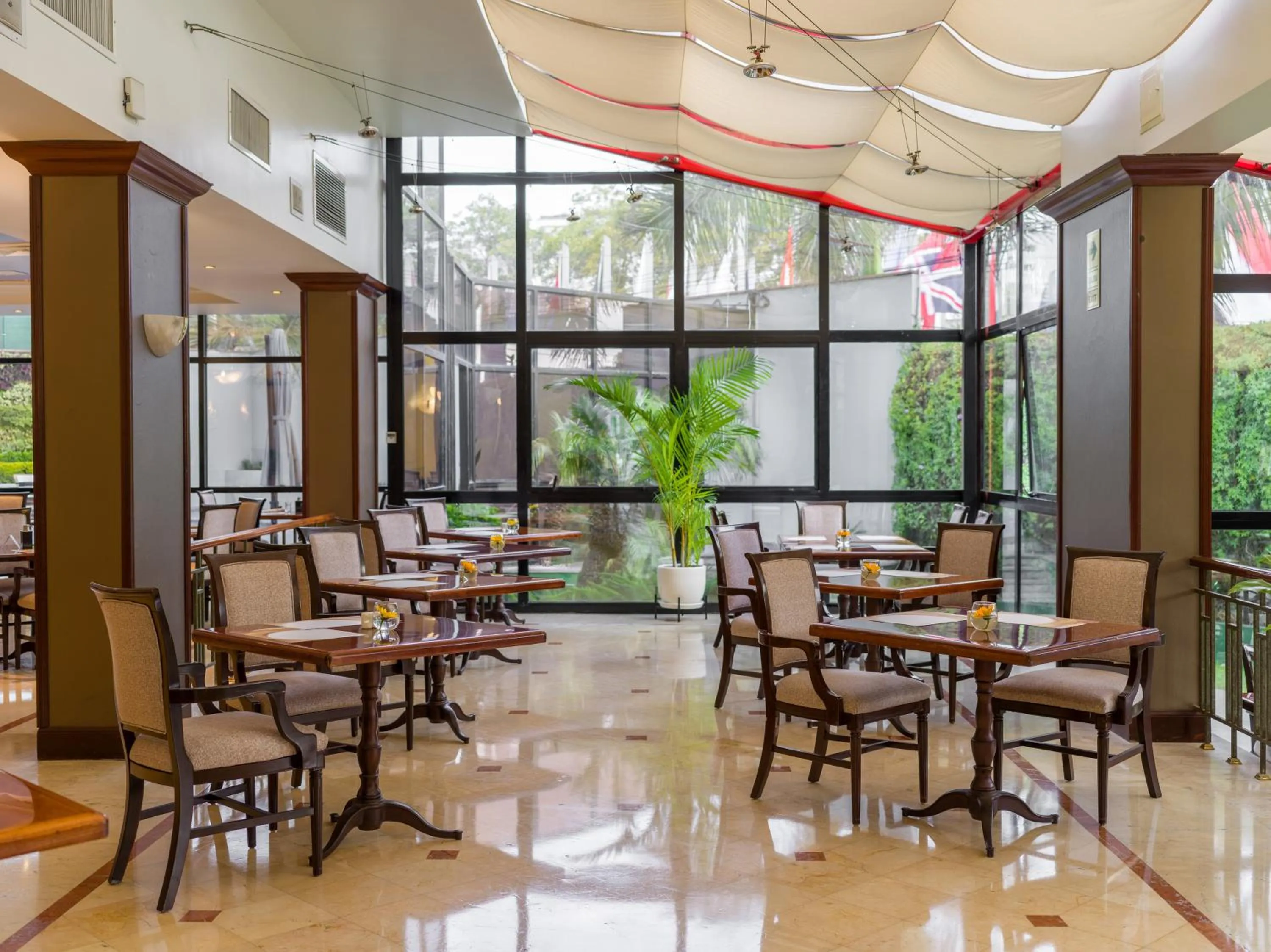 Restaurant/places to eat in Hotel Melia Lima
