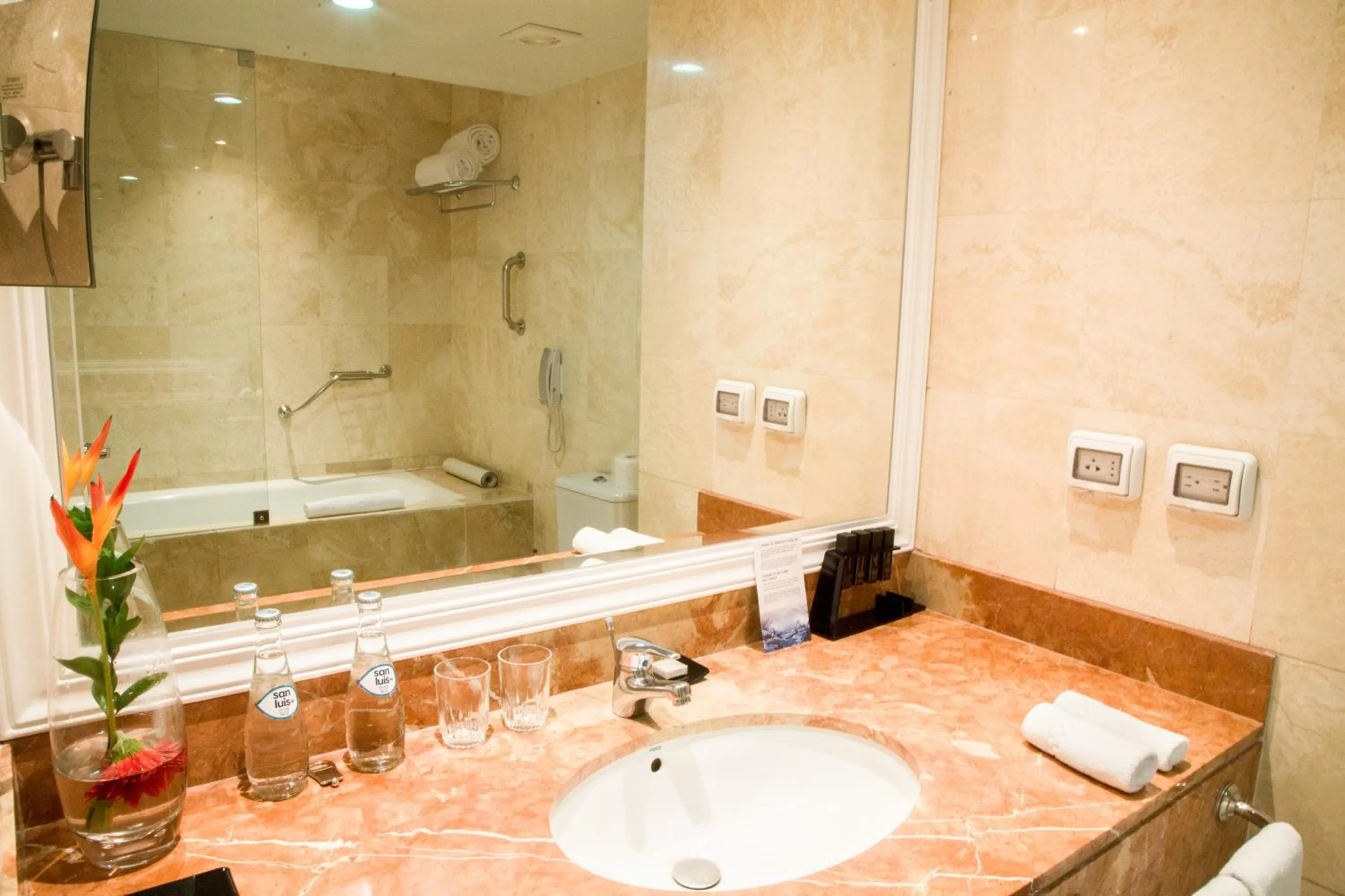 Toilet in Hotel Melia Lima