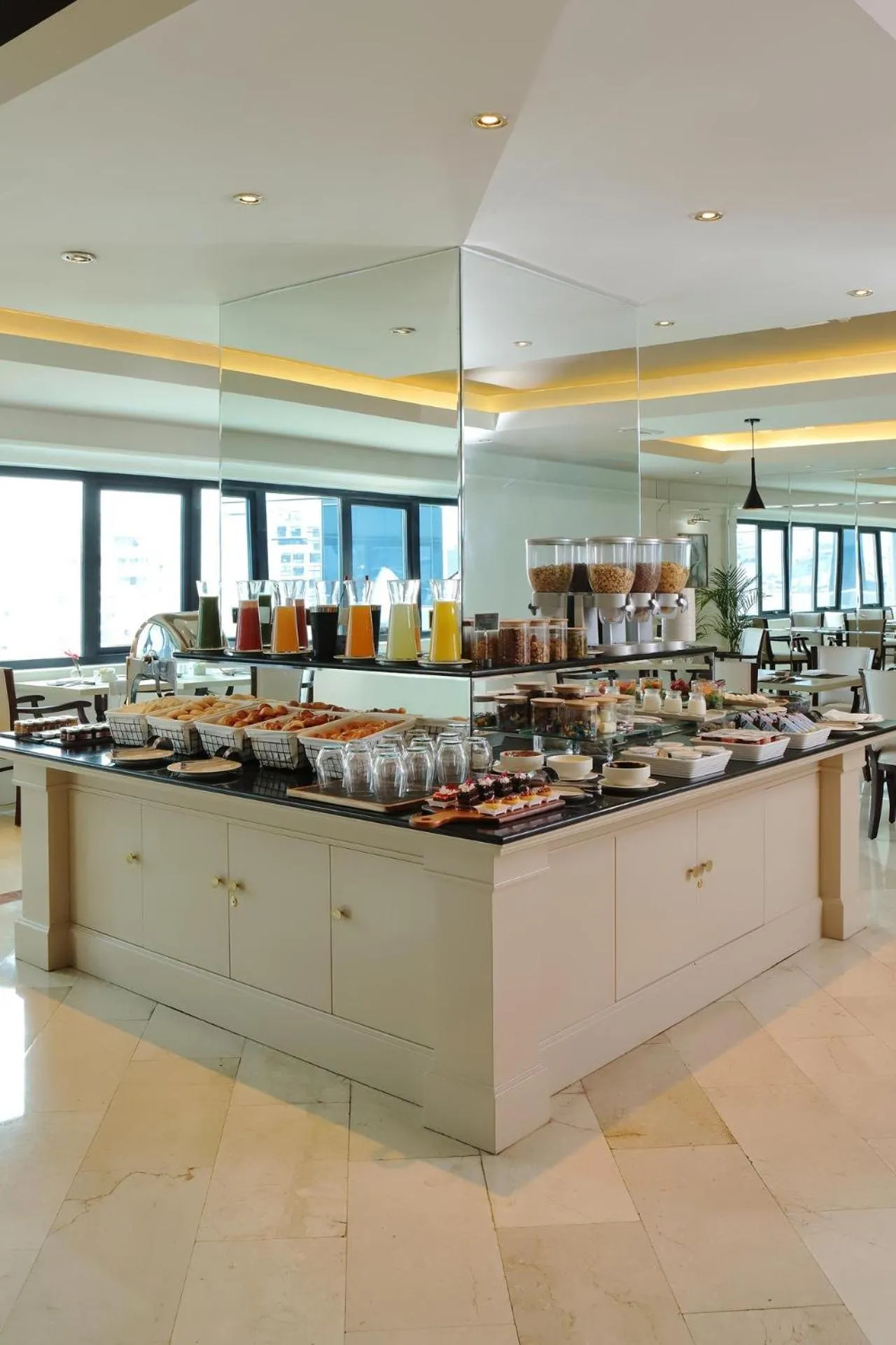 Food and drinks in Hotel Melia Lima