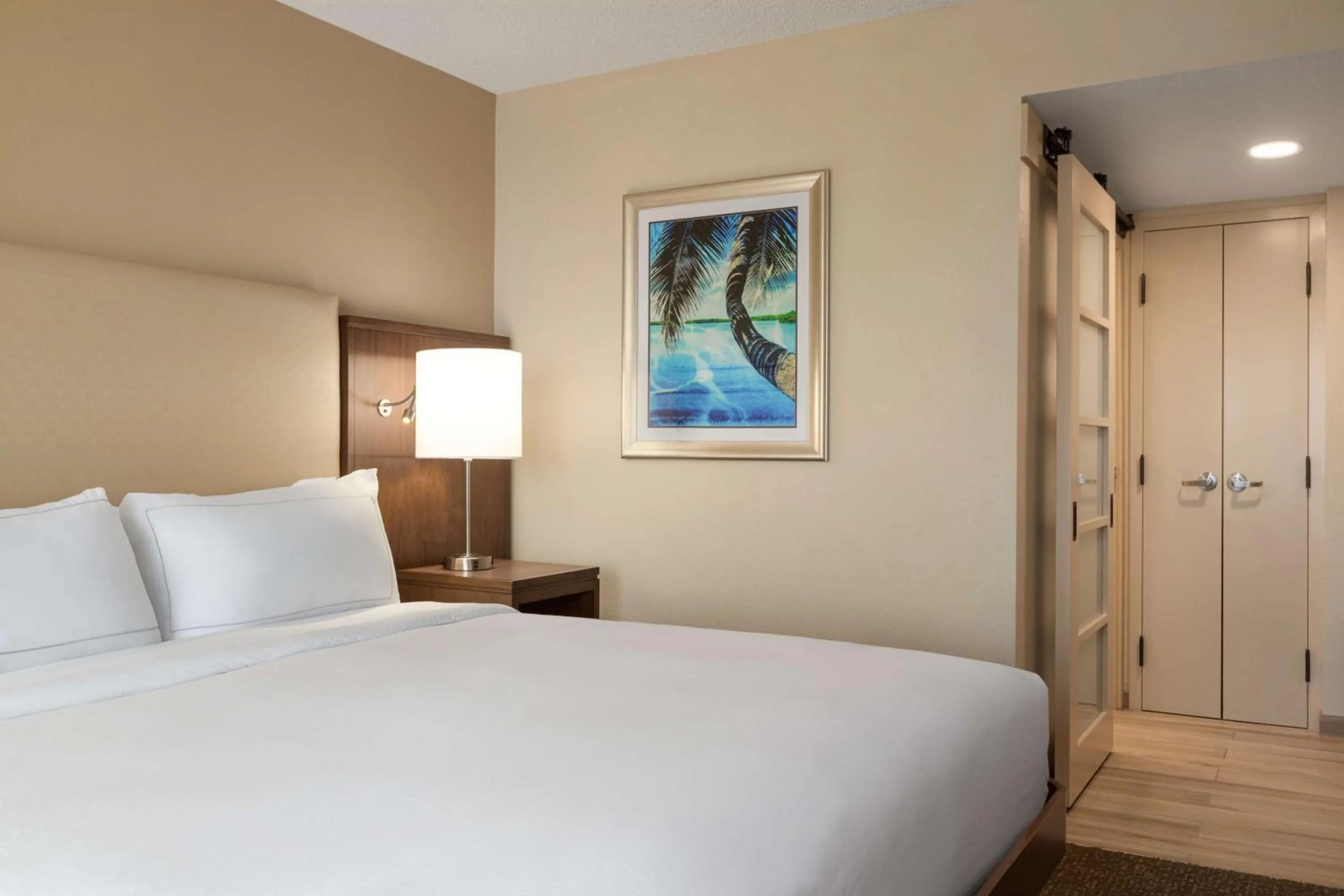 Bed in Doubletree by Hilton Fort Myers at Bell Tower Shops