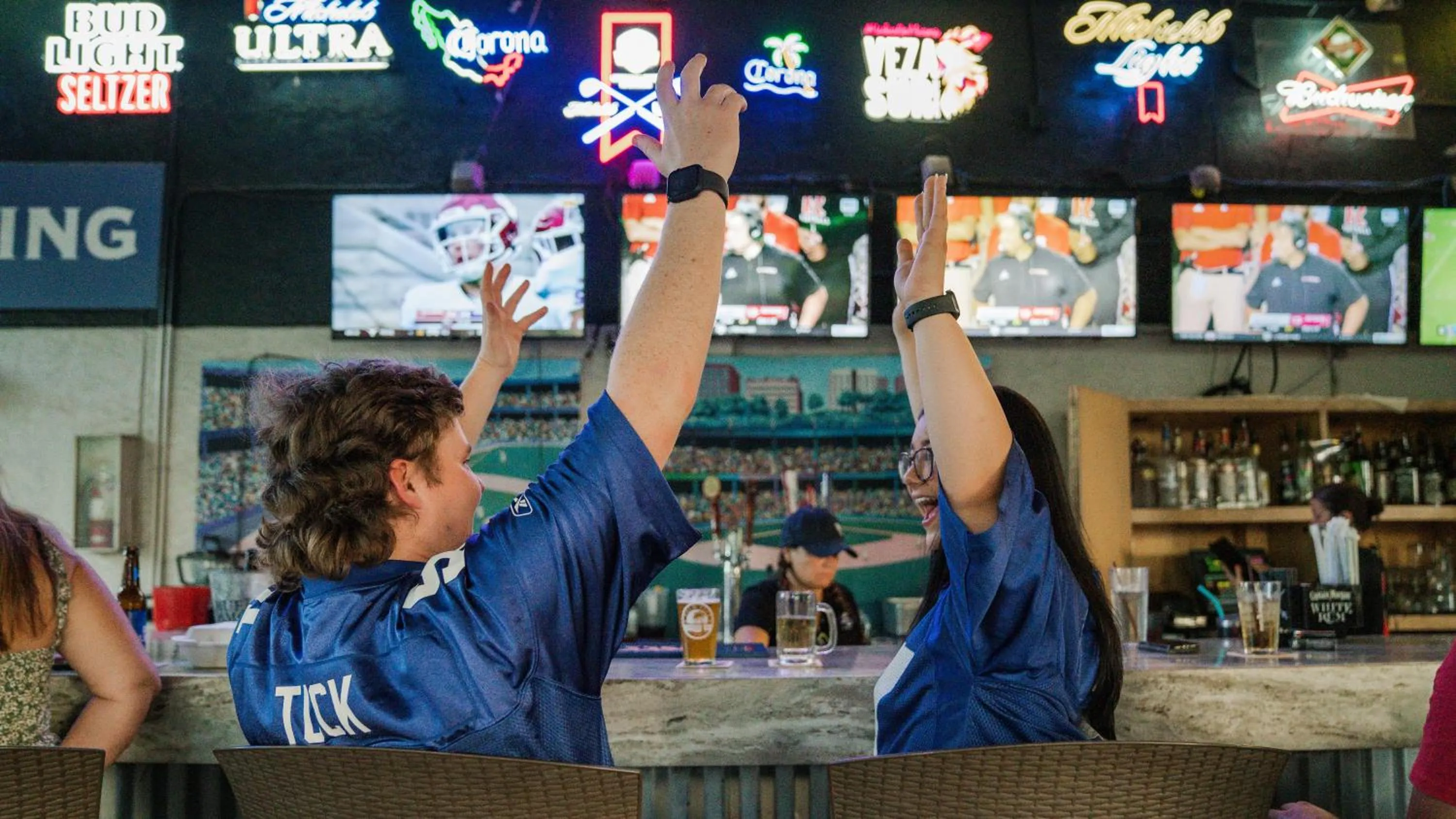 Restaurant/places to eat in Doubletree by Hilton Fort Myers at Bell Tower Shops