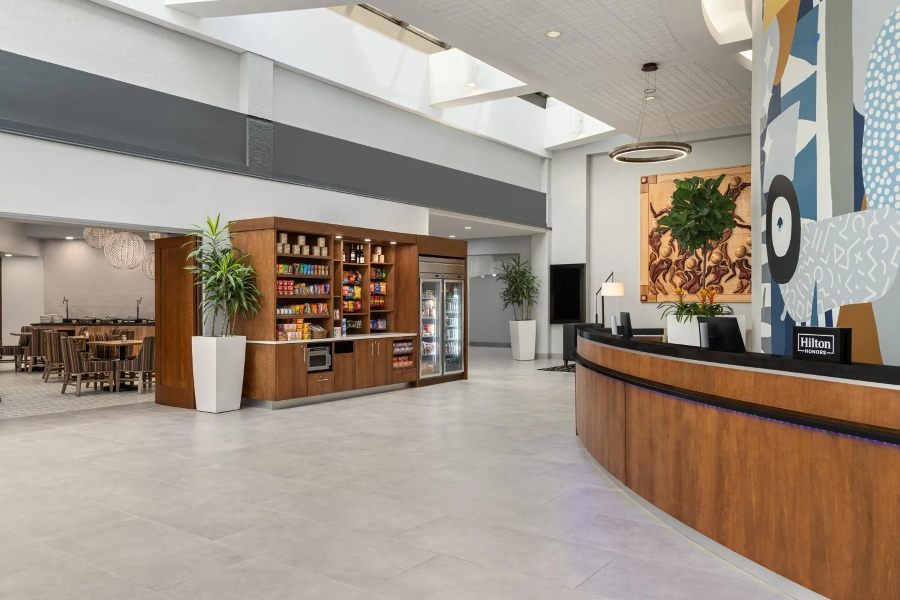 Food and drinks in Doubletree by Hilton Fort Myers at Bell Tower Shops
