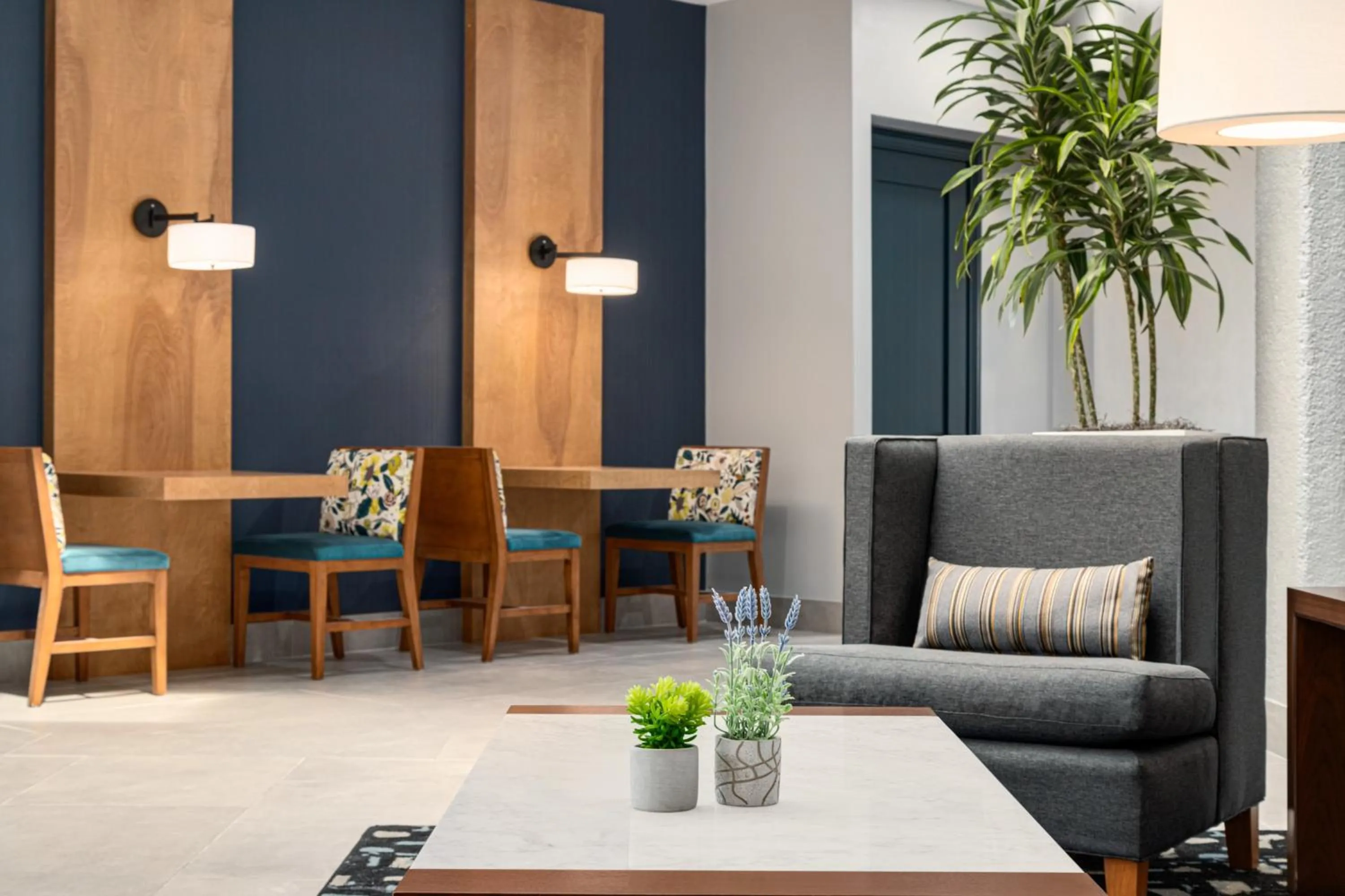 Seating area in Doubletree by Hilton Fort Myers at Bell Tower Shops