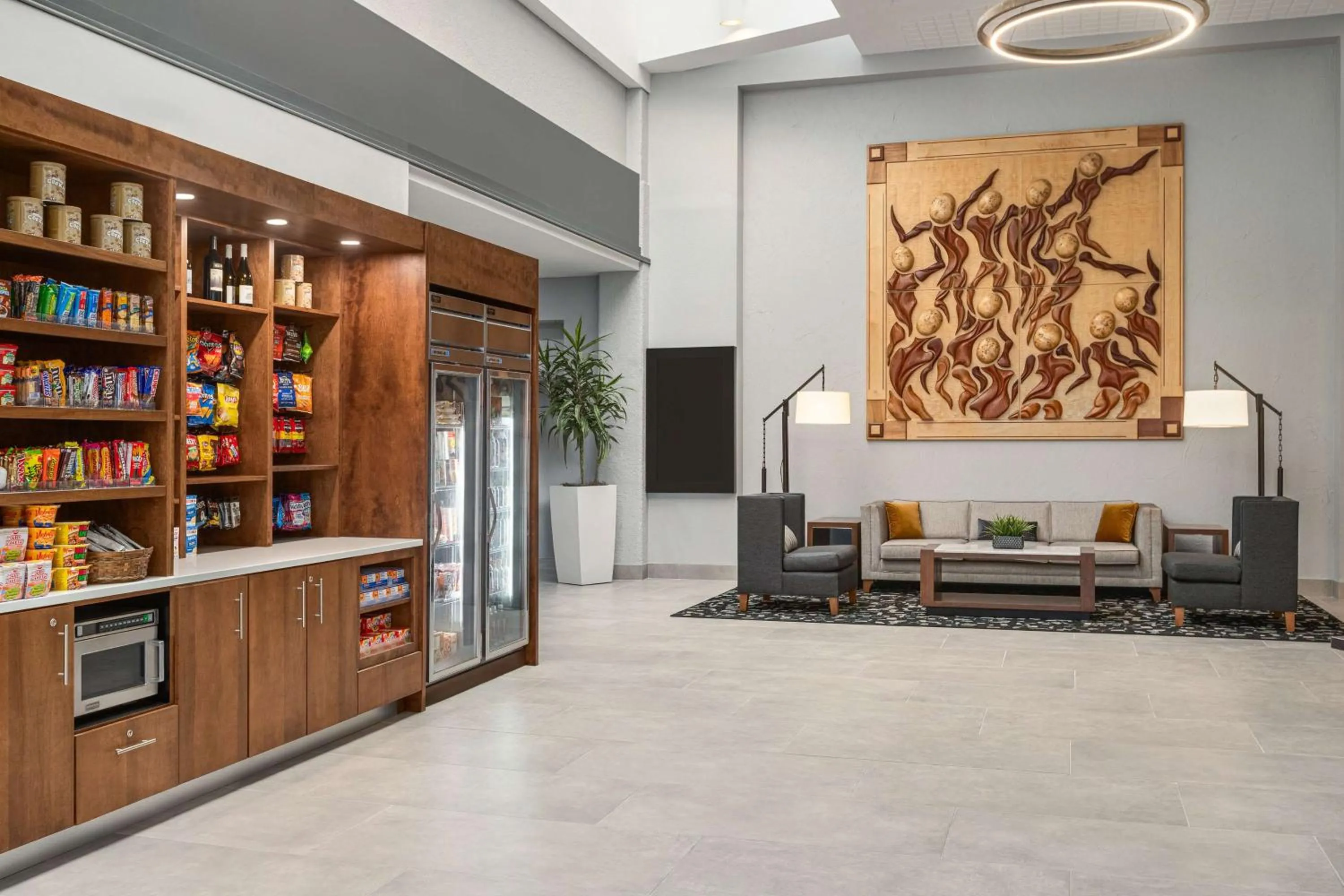 Restaurant/places to eat in Doubletree by Hilton Fort Myers at Bell Tower Shops