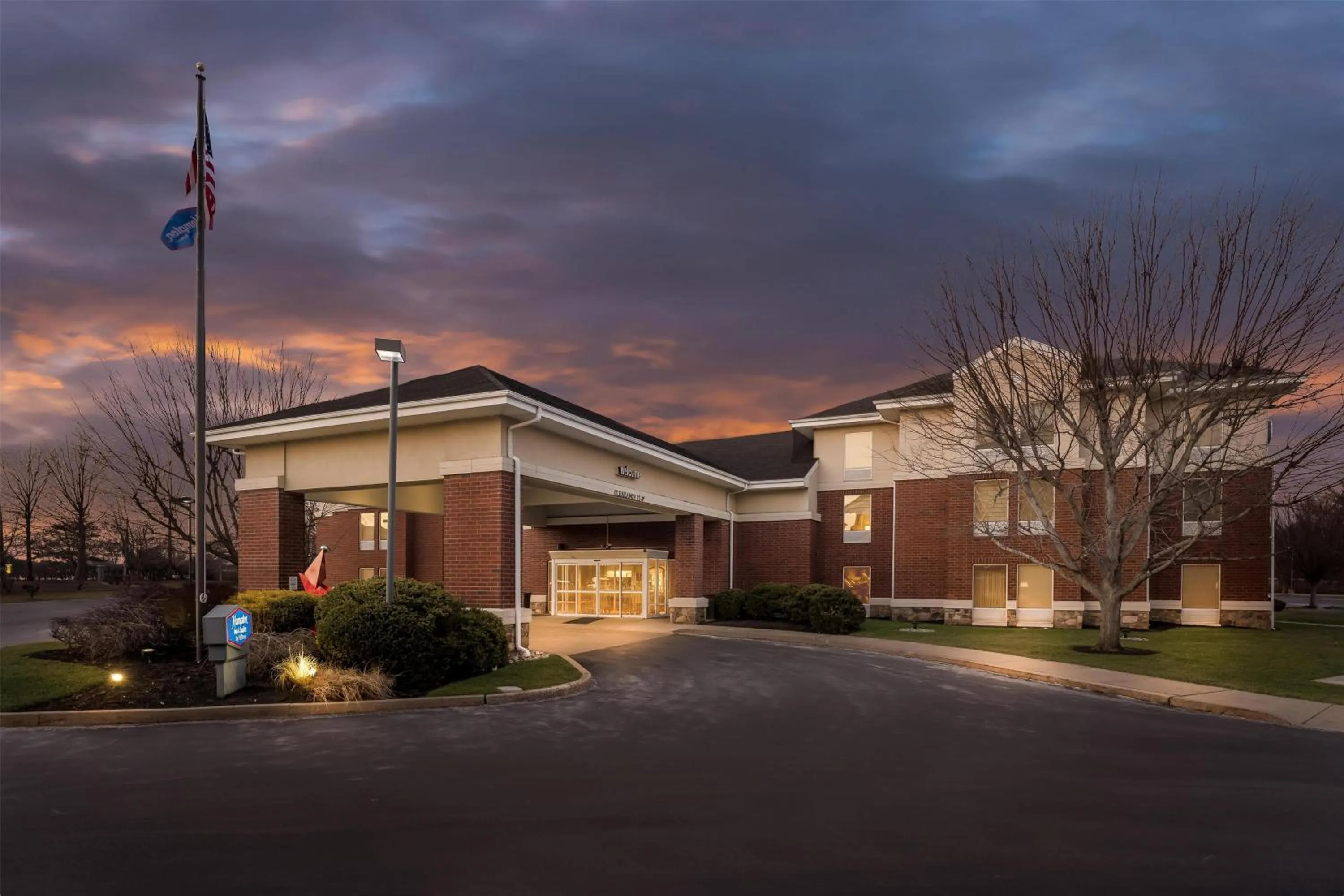 Property building in Hampton Inn & Suites Newtown
