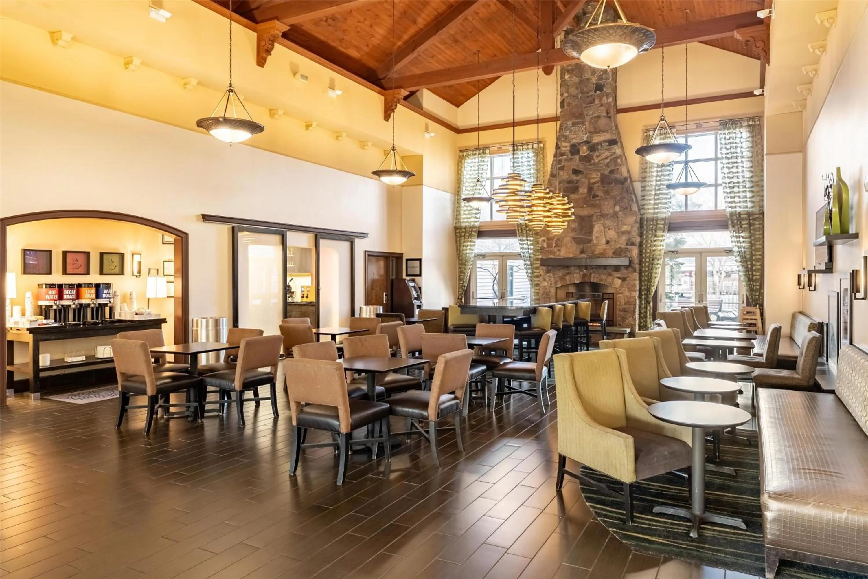 Breakfast in Hampton Inn & Suites Newtown