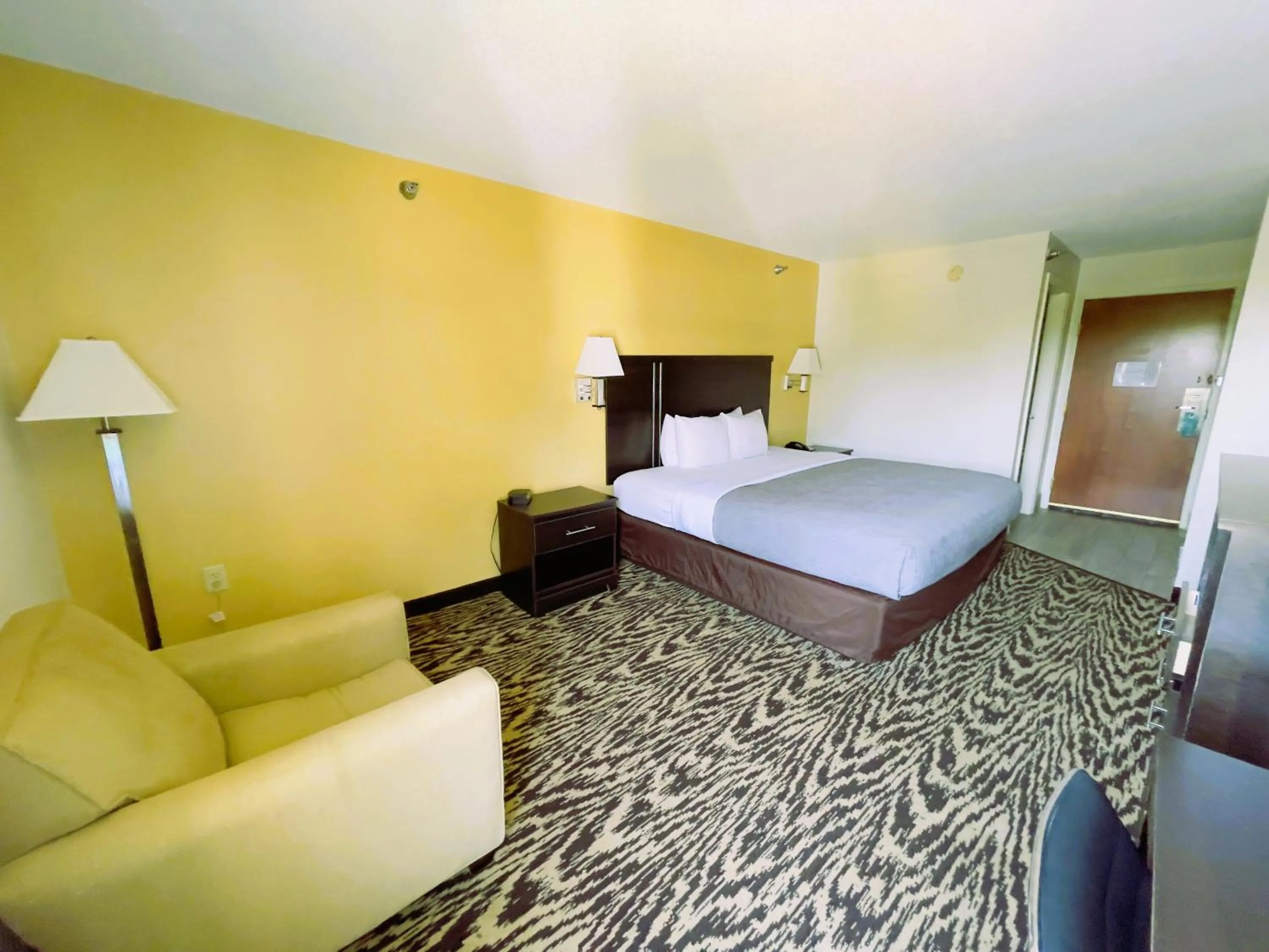 Bedroom, Bed in Quality Inn & Suites Clemmons I-40