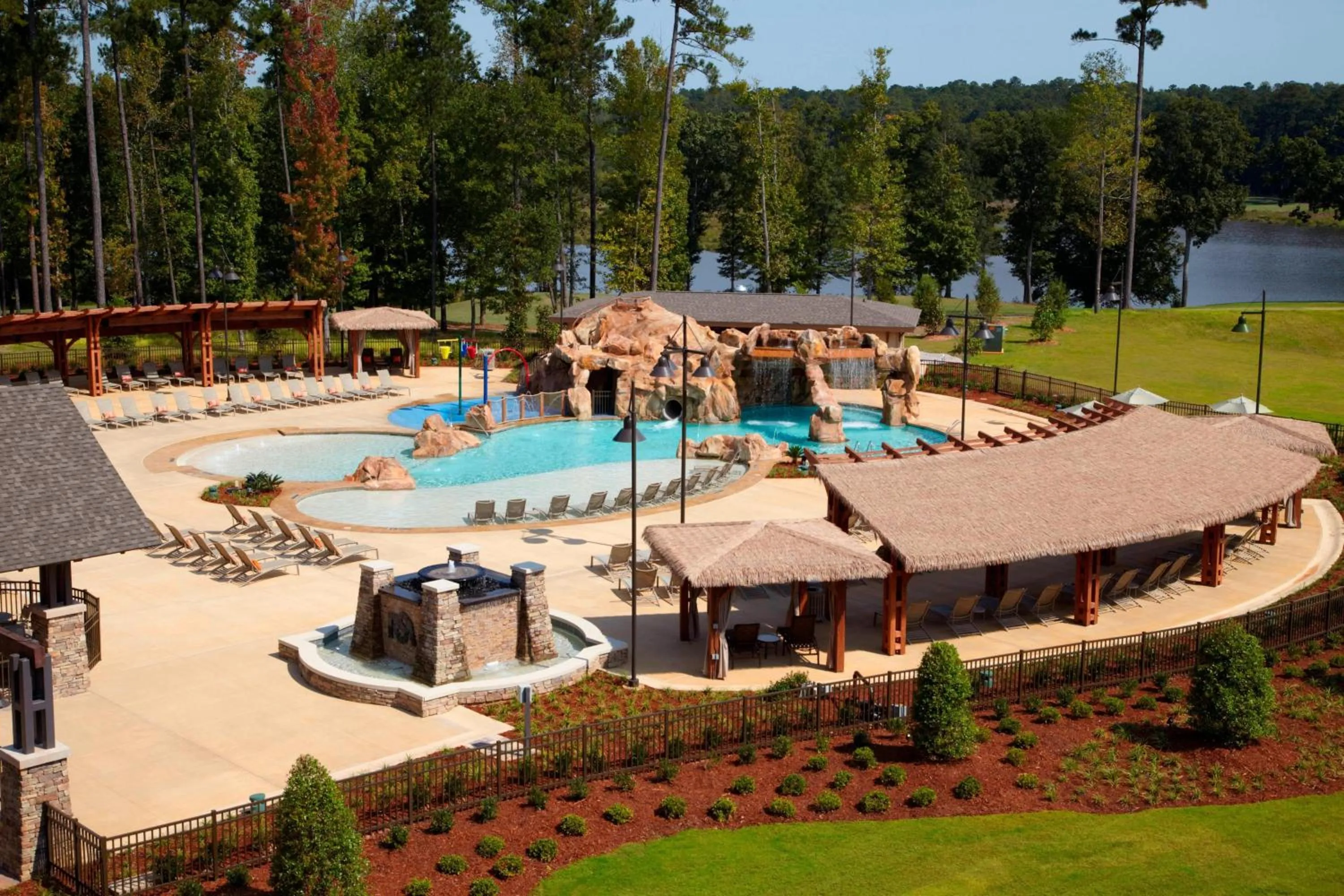 Swimming pool in Auburn Marriott Opelika Resort & Spa at Grand National