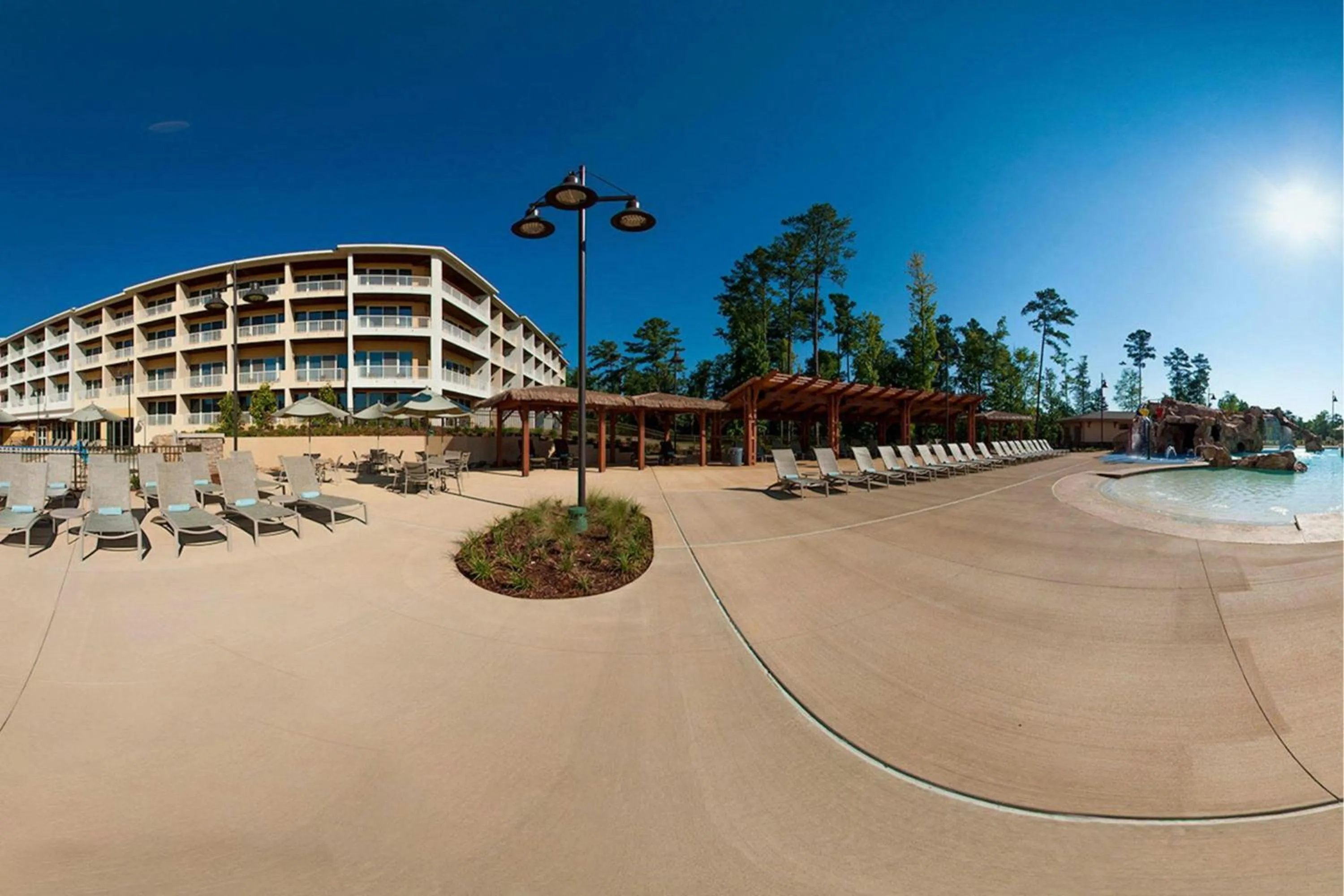 Swimming pool in Auburn Marriott Opelika Resort & Spa at Grand National