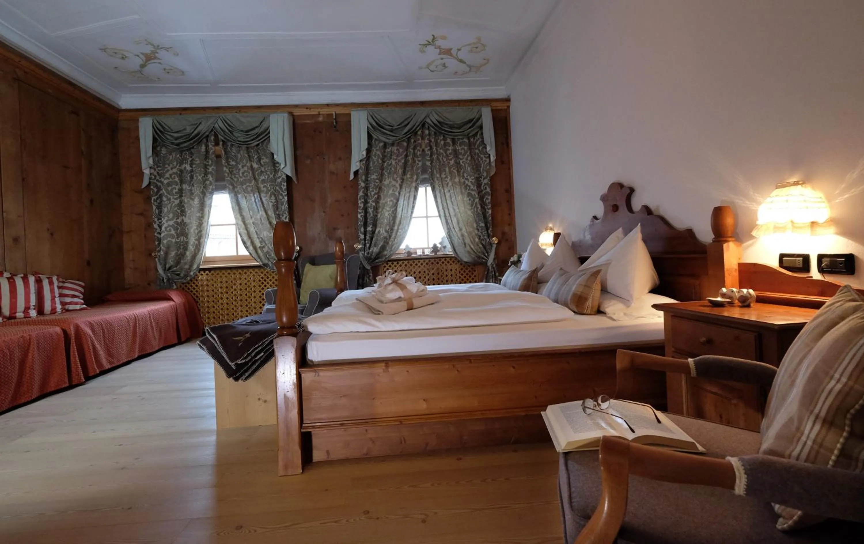 Photo of the whole room, Bed in Romantic Hotel Excelsior