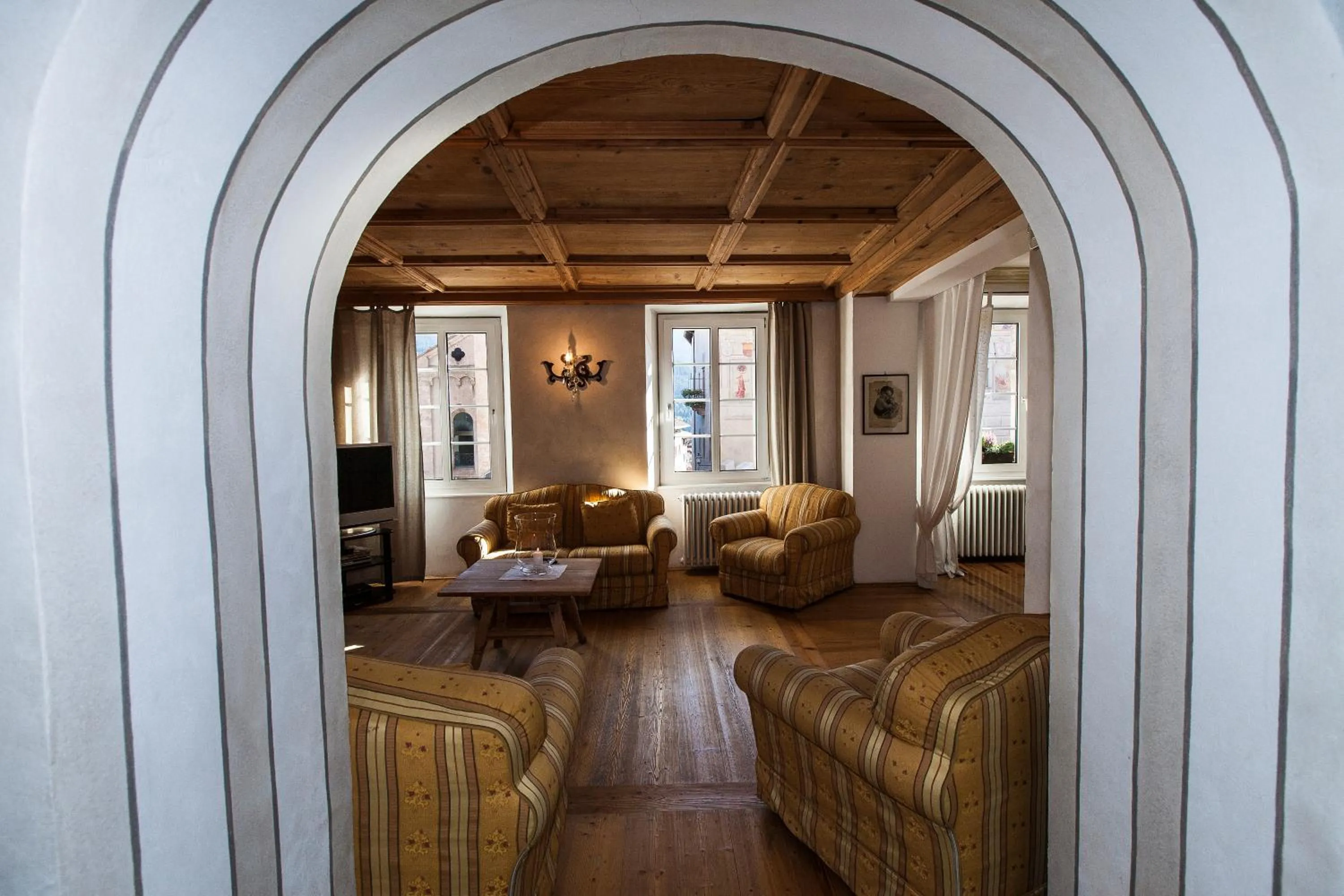 Communal lounge/ TV room in Romantic Hotel Excelsior