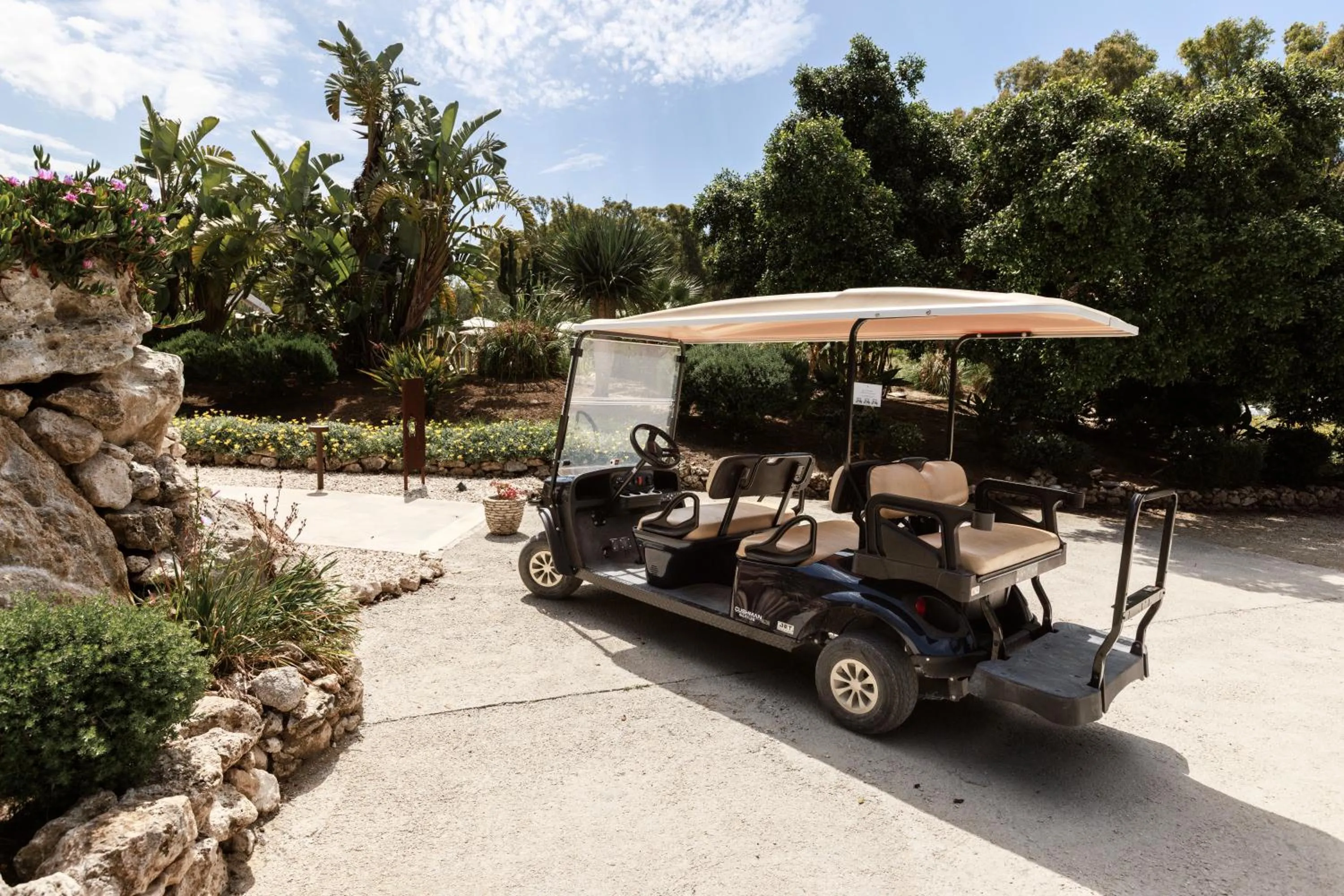 Luna Minoica Suites and Apartments