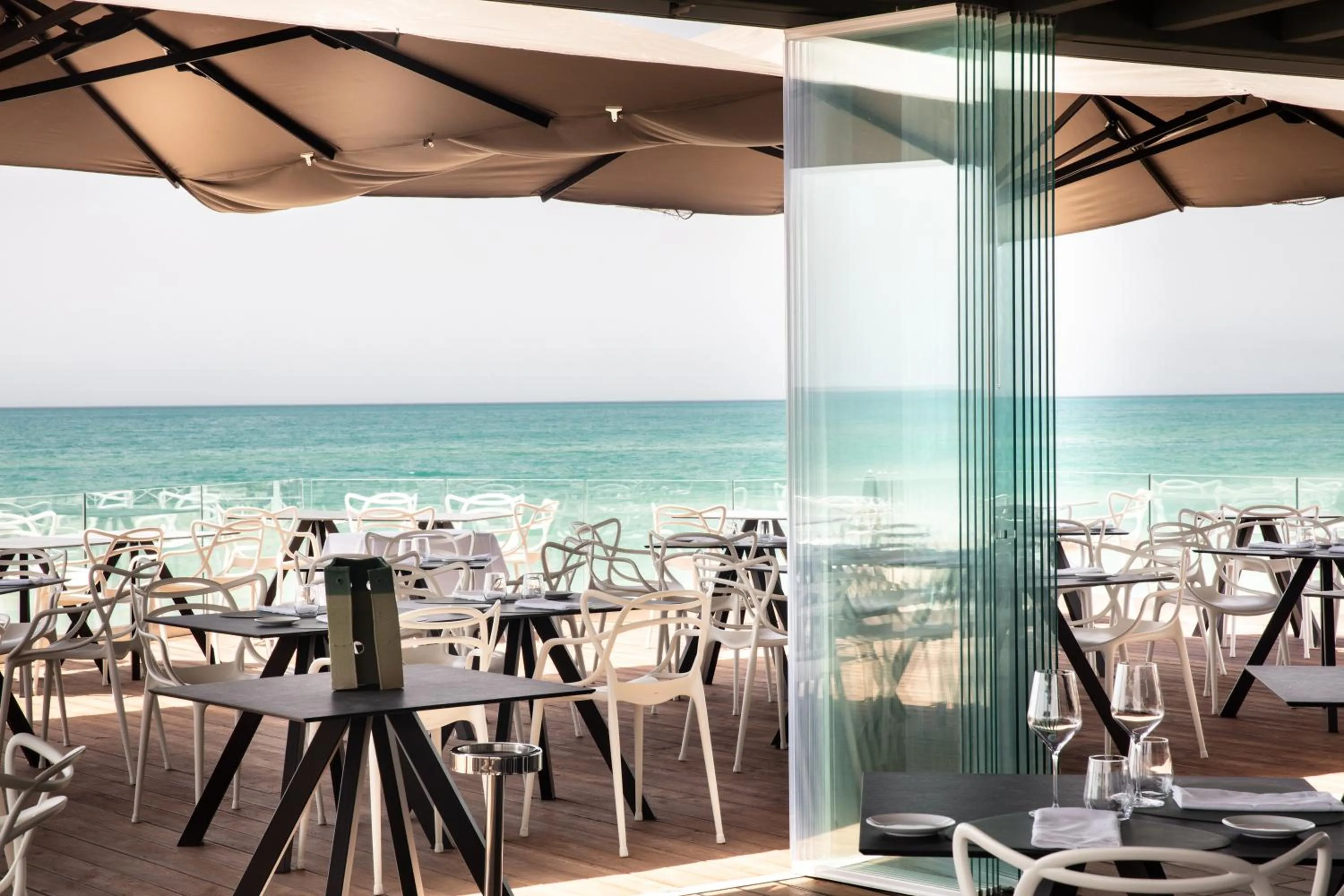 Restaurant/places to eat in Luna Minoica Suites and Apartments