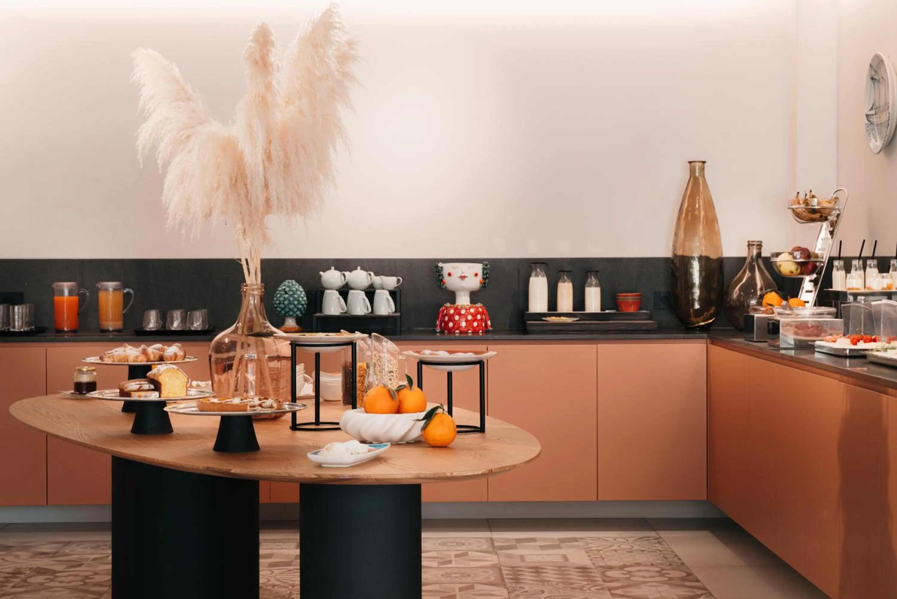 Breakfast in Luna Minoica Suites and Apartments