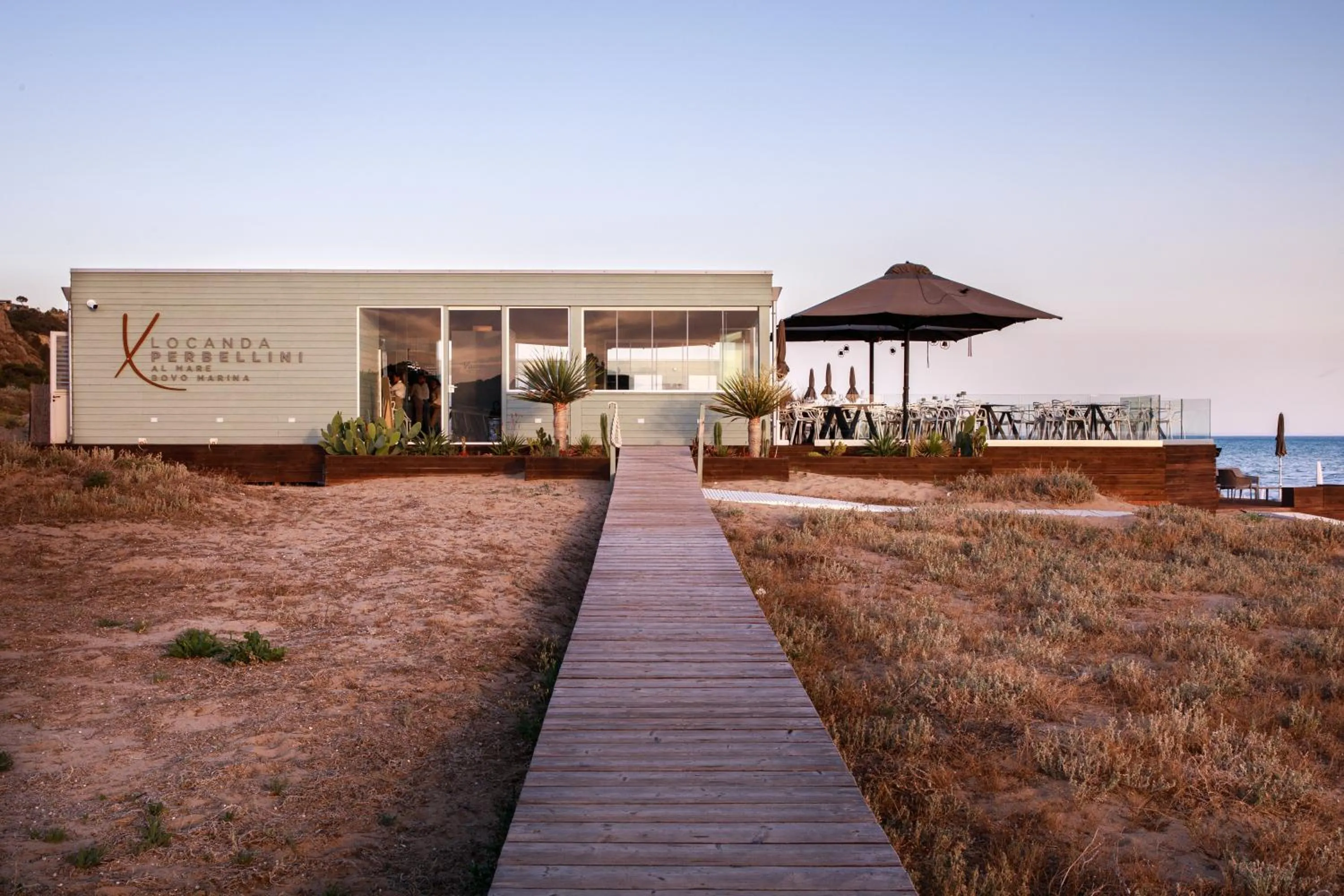 Restaurant/places to eat in Luna Minoica Suites and Apartments