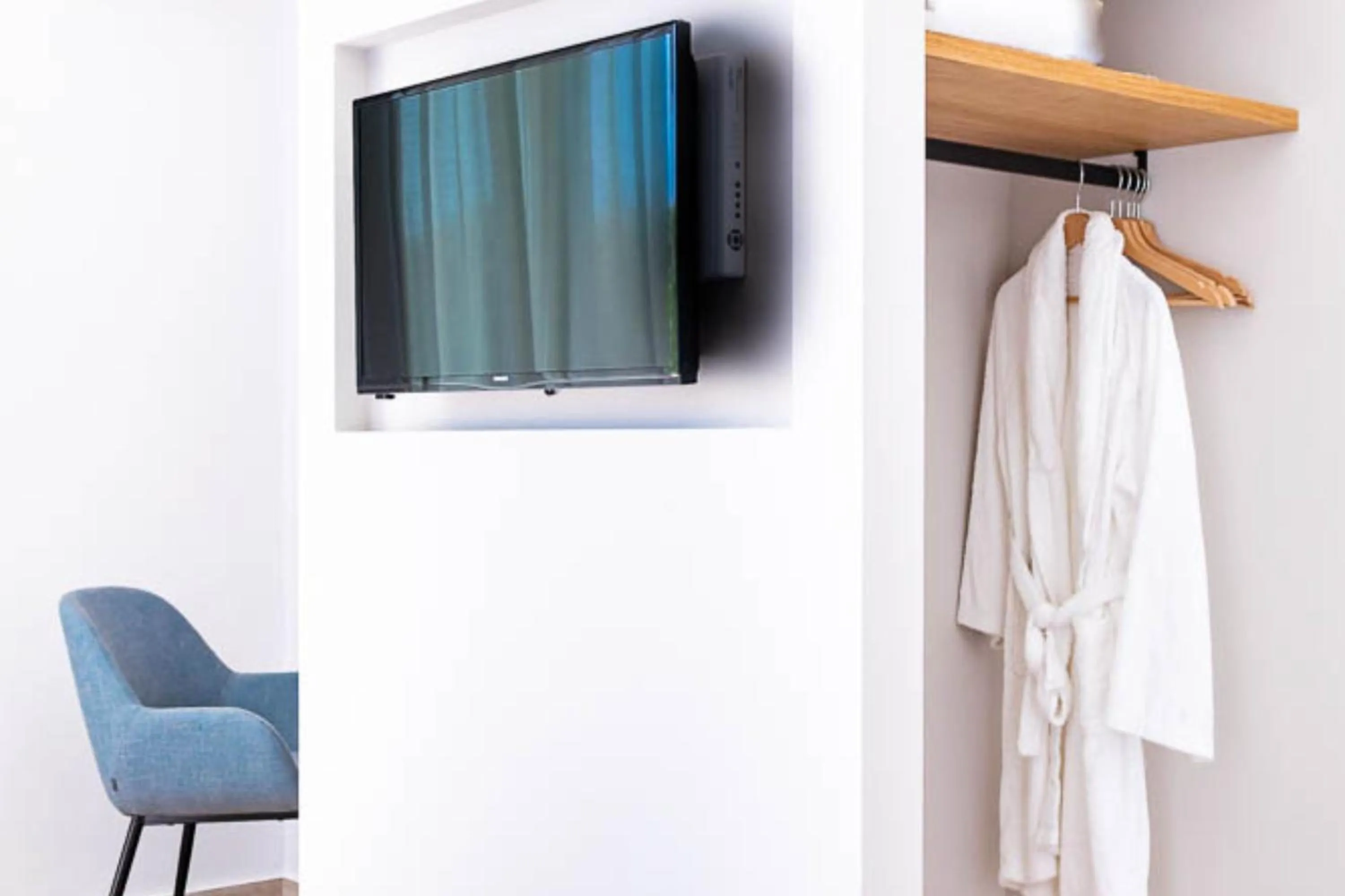 TV and multimedia in Luna Minoica Suites and Apartments