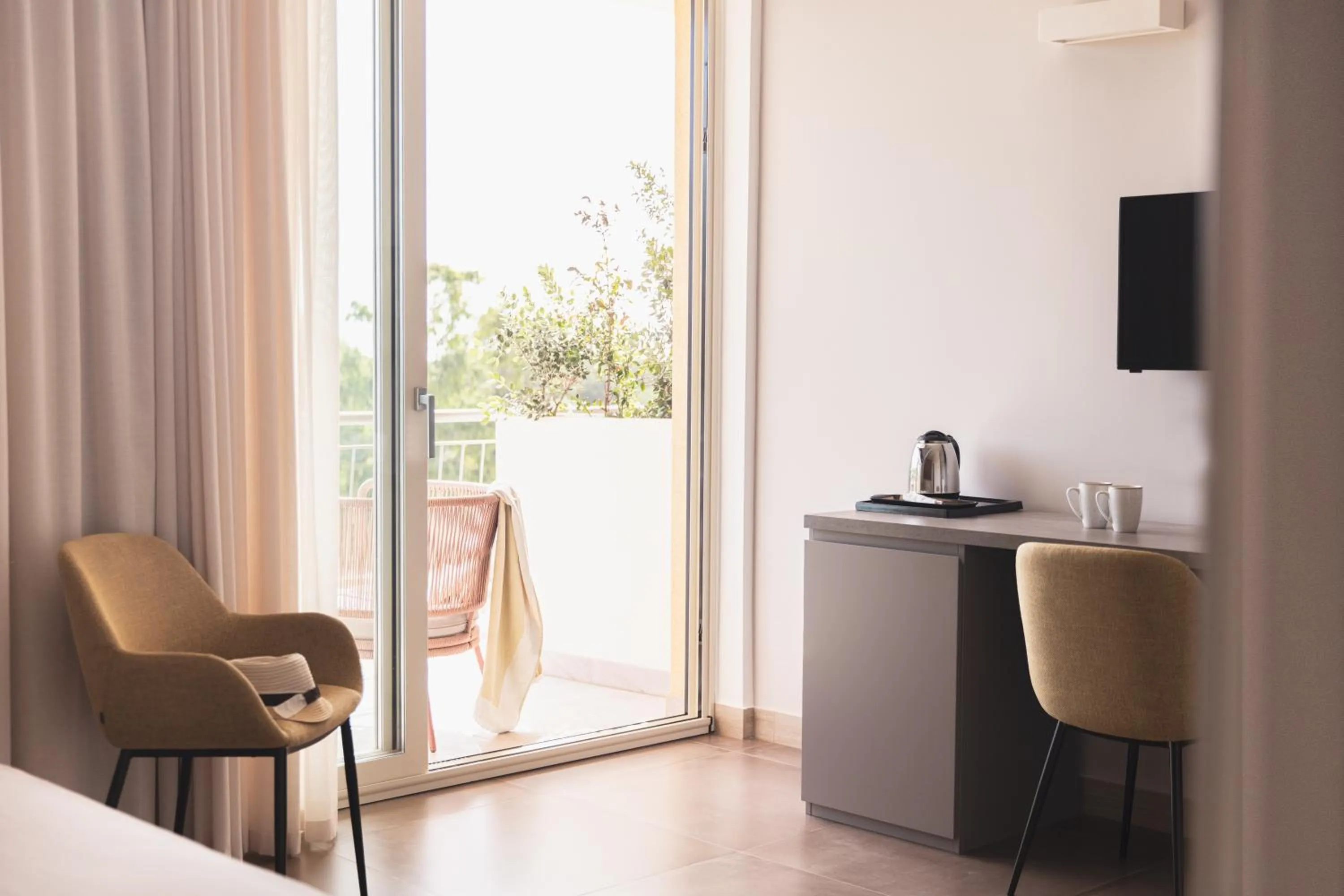 TV and multimedia in Luna Minoica Suites and Apartments