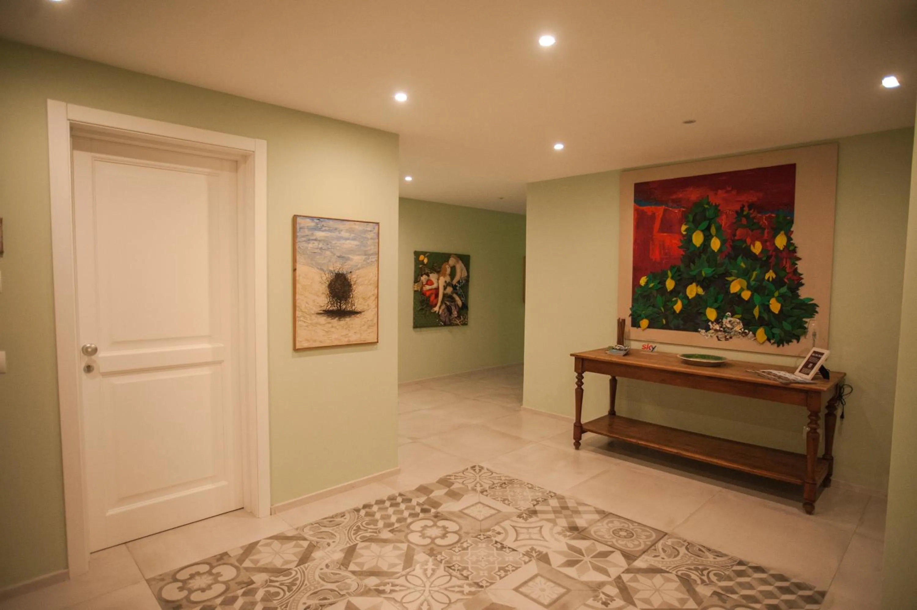 Lobby or reception in Luna Minoica Suites and Apartments