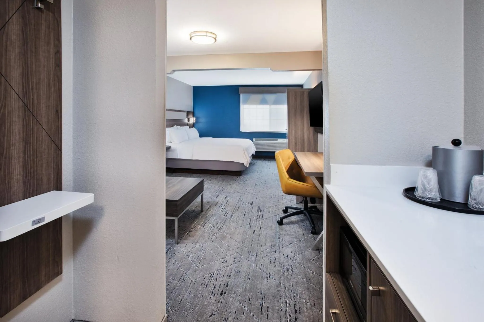 Photo of the whole room, Bed in Holiday Inn Express Hotel & Suites Wauseon by IHG