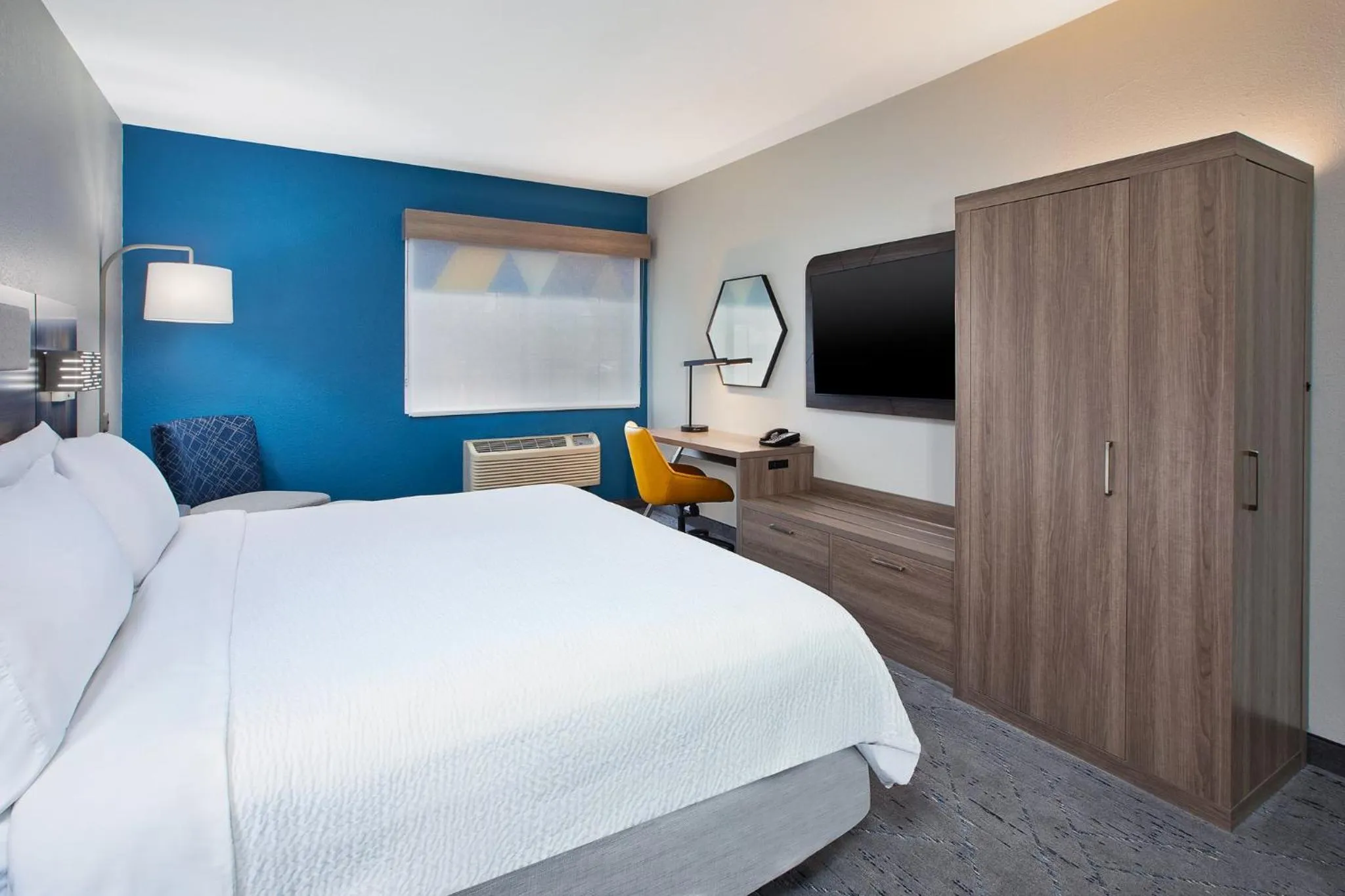 Photo of the whole room, Bed in Holiday Inn Express Hotel & Suites Wauseon by IHG