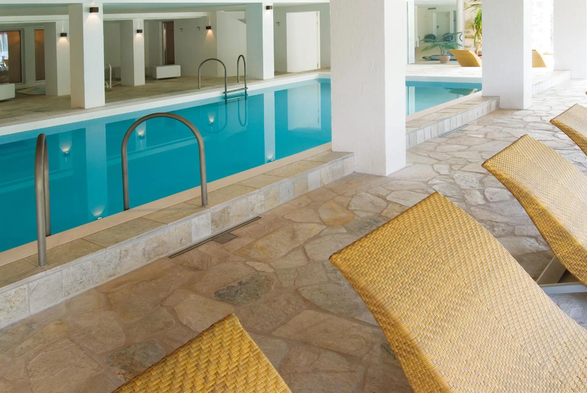 Swimming pool in Romantik Hotel Post