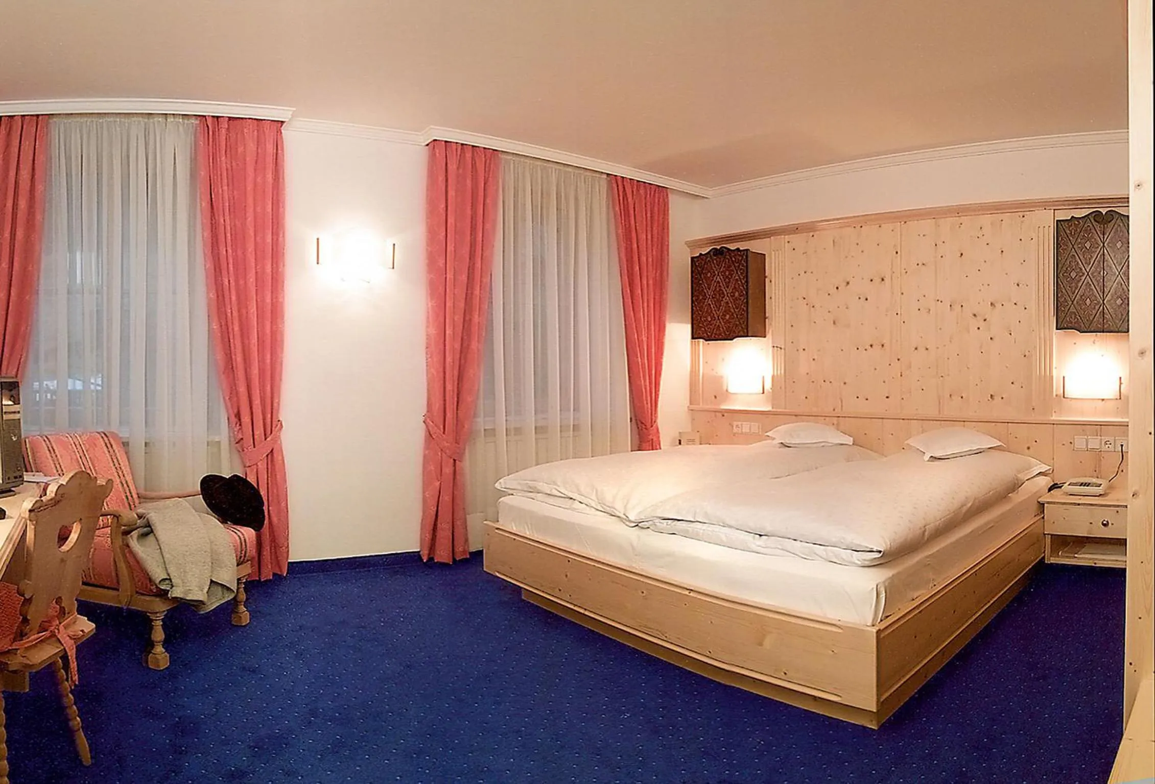 Bedroom, Bed in Romantik Hotel Post