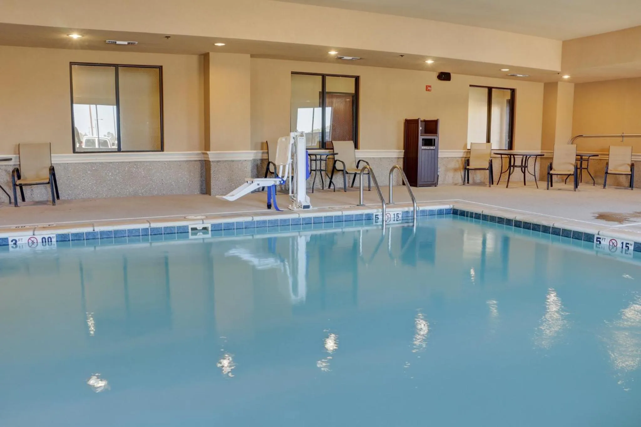 Swimming pool in Holiday Inn Express Hotel & Suites Texarkana East by IHG