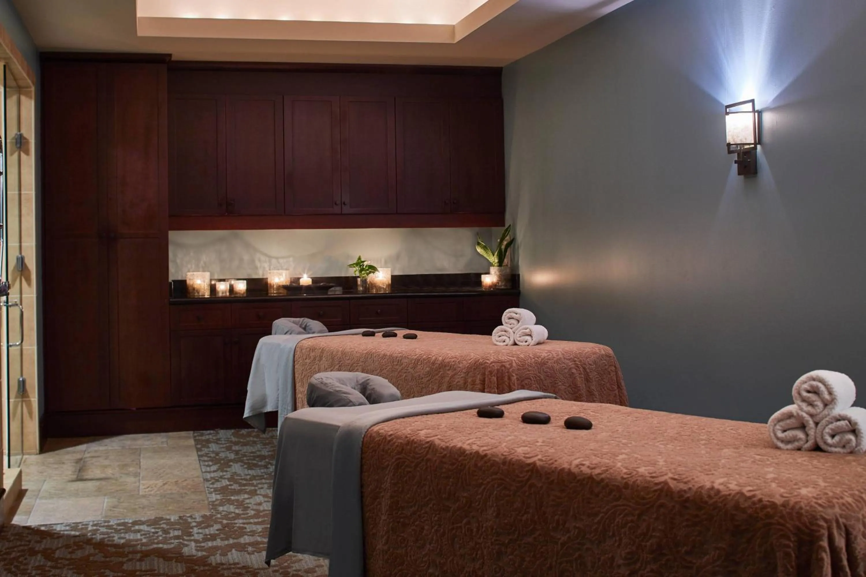 Spa and wellness centre/facilities, Bed in Renaissance Montgomery Hotel & Spa at the Convention Center