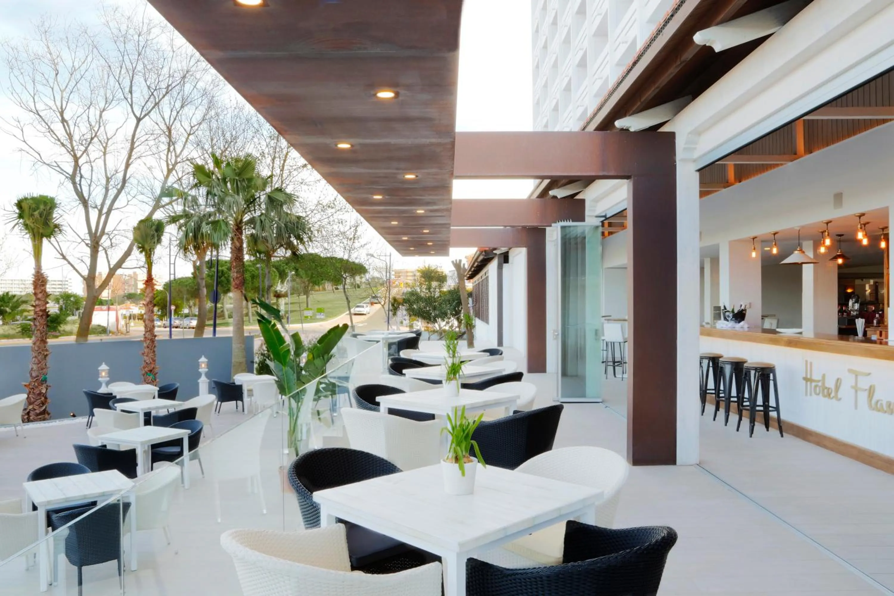 Restaurant/places to eat in Hotel Flamero