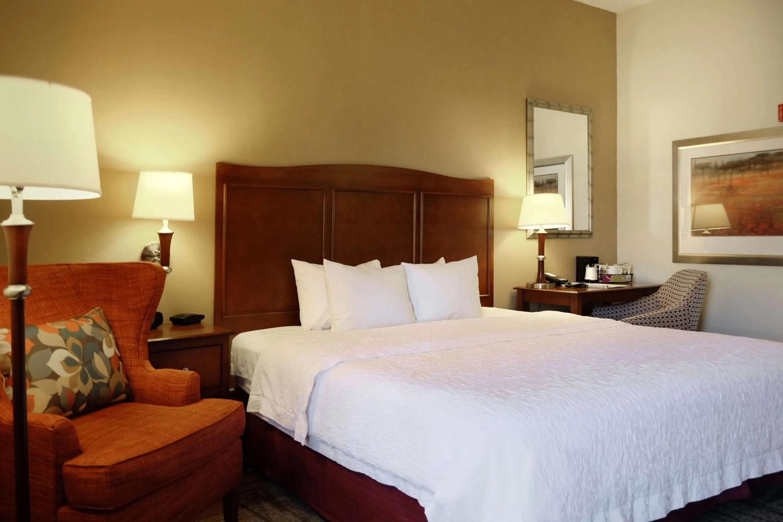 Bedroom, Bed in Hampton Inn Lima