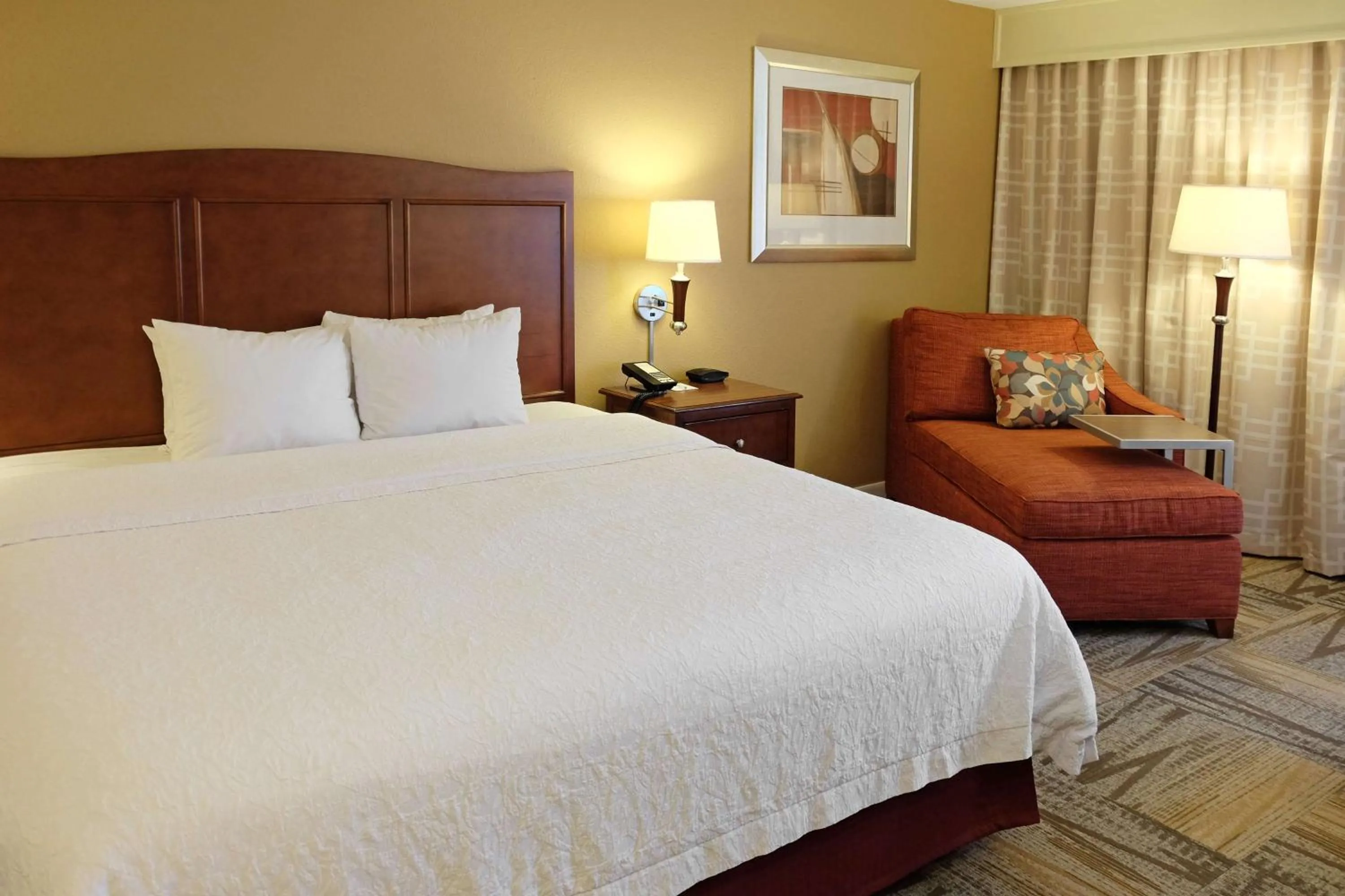 Living room, Bed in Hampton Inn Lima