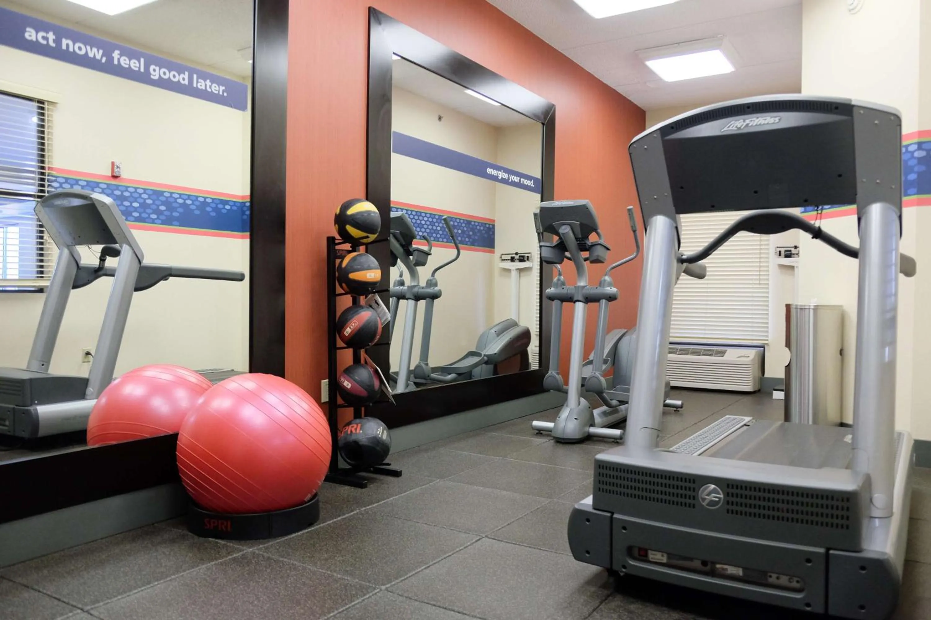 Fitness centre/facilities in Hampton Inn Lima