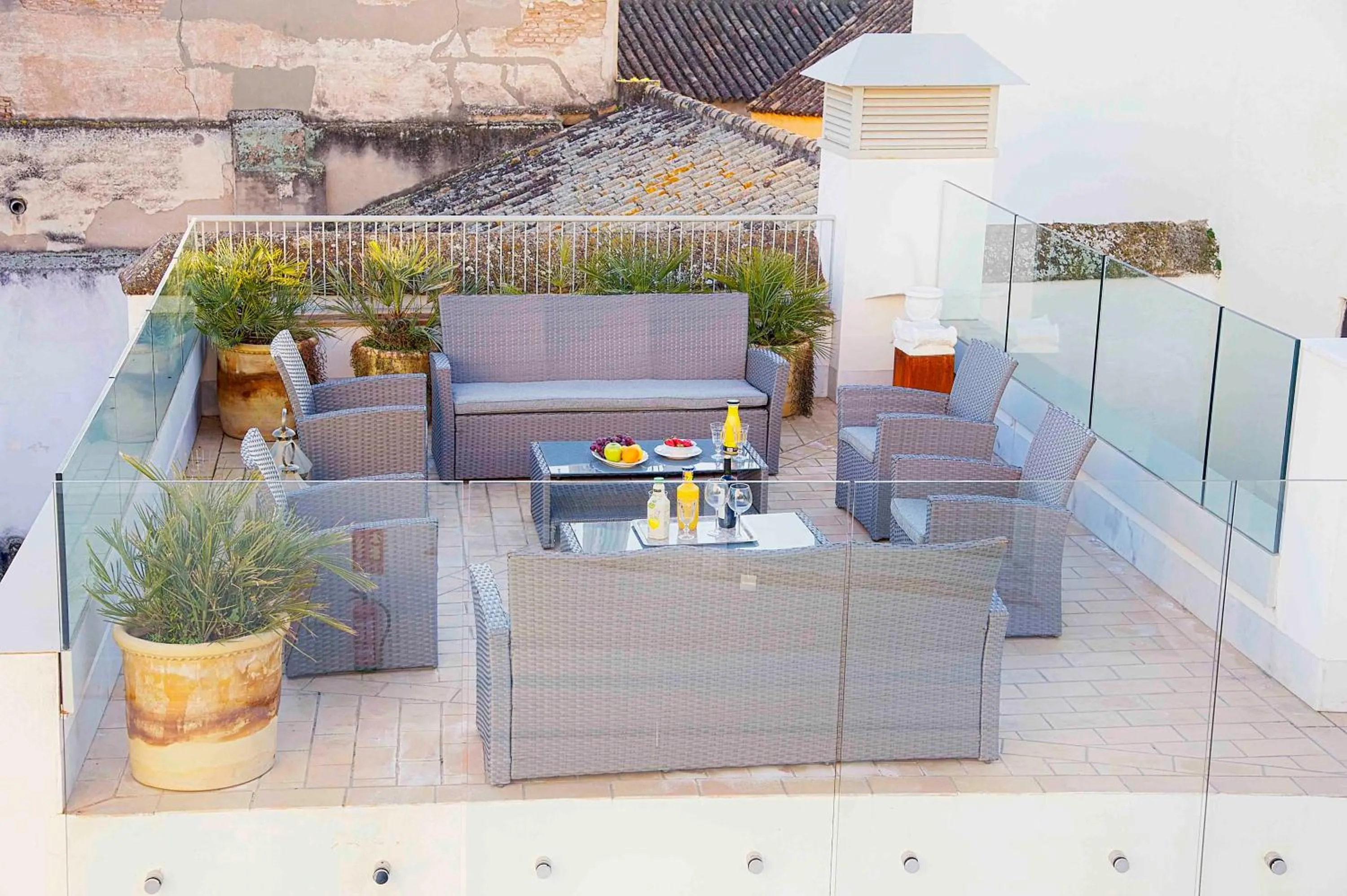 Property building in Overland Suites Catedral