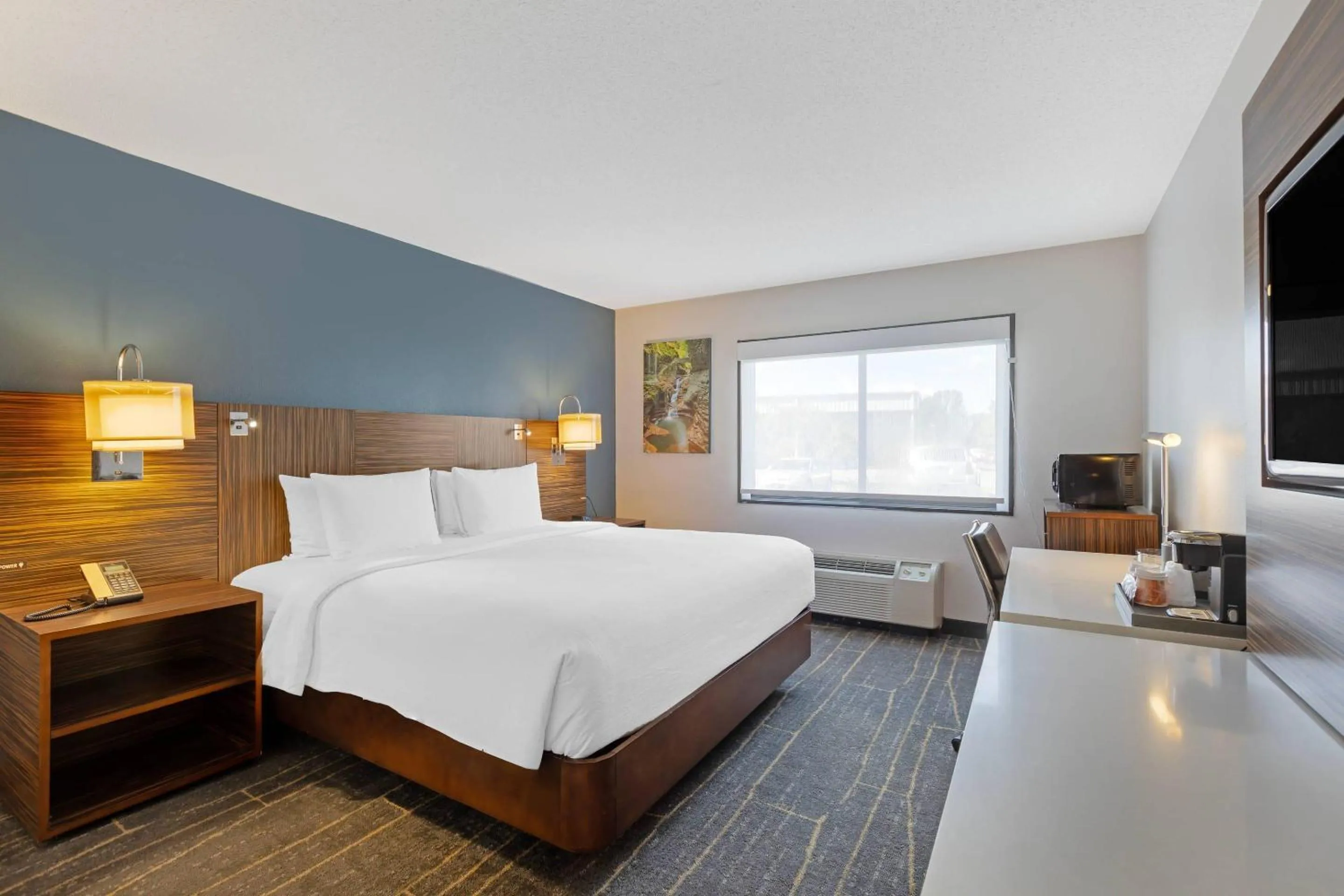 Bedroom, Bed in The Lux Hotel & Conference Center, an Ascend Collection Hotel